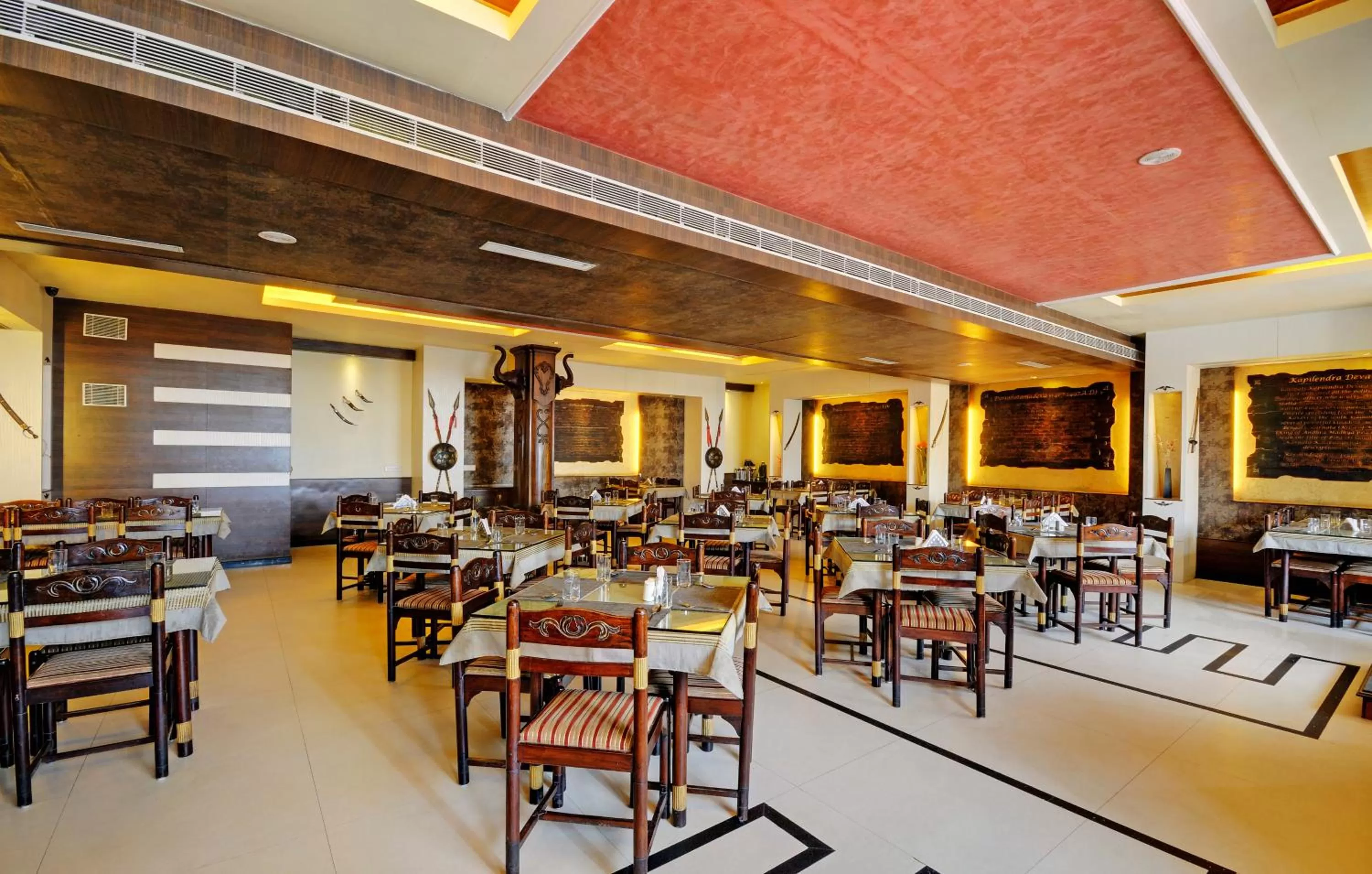 Restaurant/places to eat in Hotel Holiday Resort