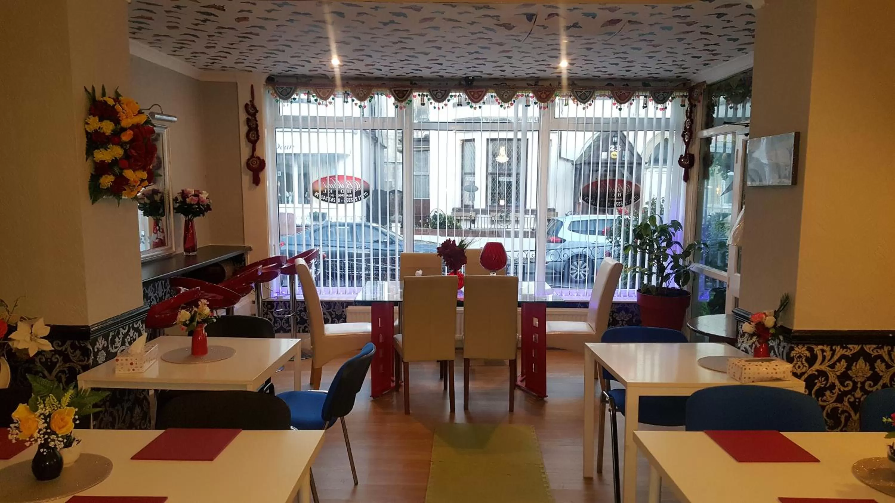 Restaurant/places to eat in BUKHARI Hotel