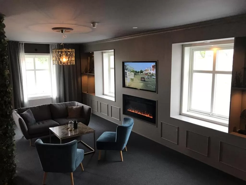 Communal lounge/ TV room in Hotell Gamla Staden