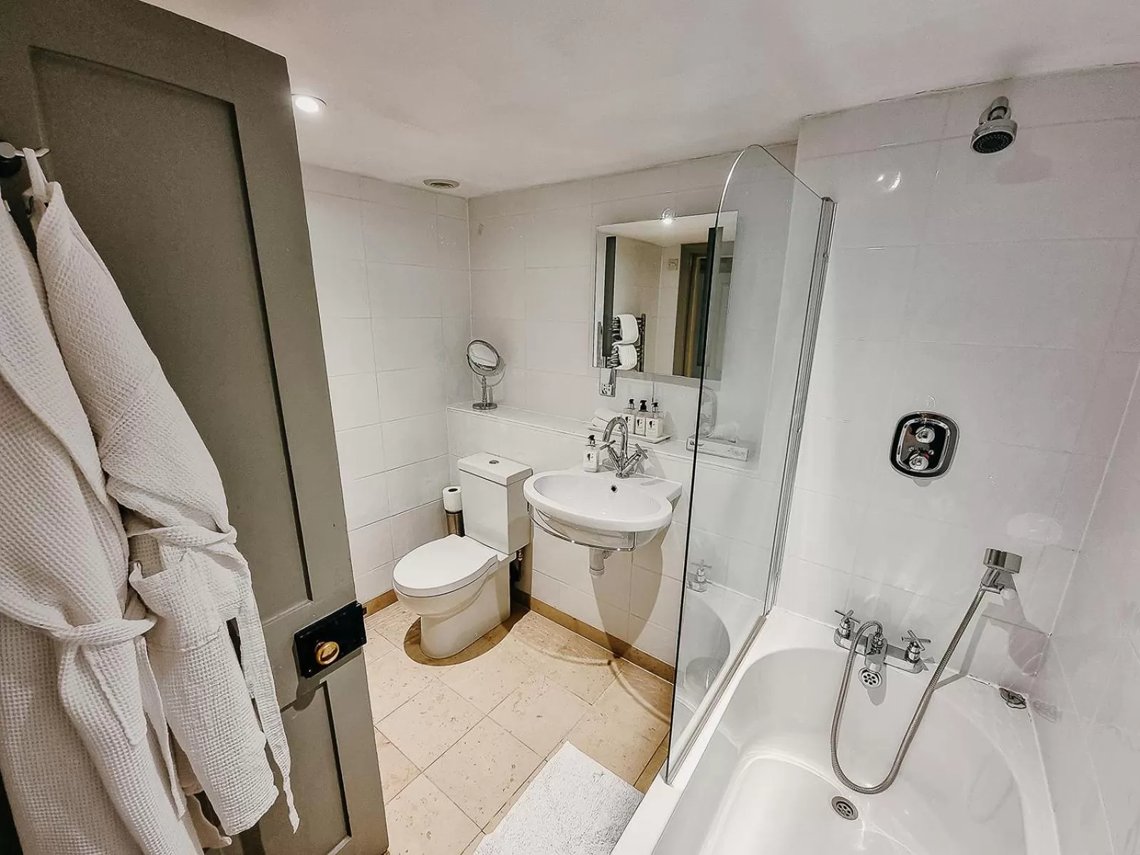 Shower, Bathroom in Verzon House