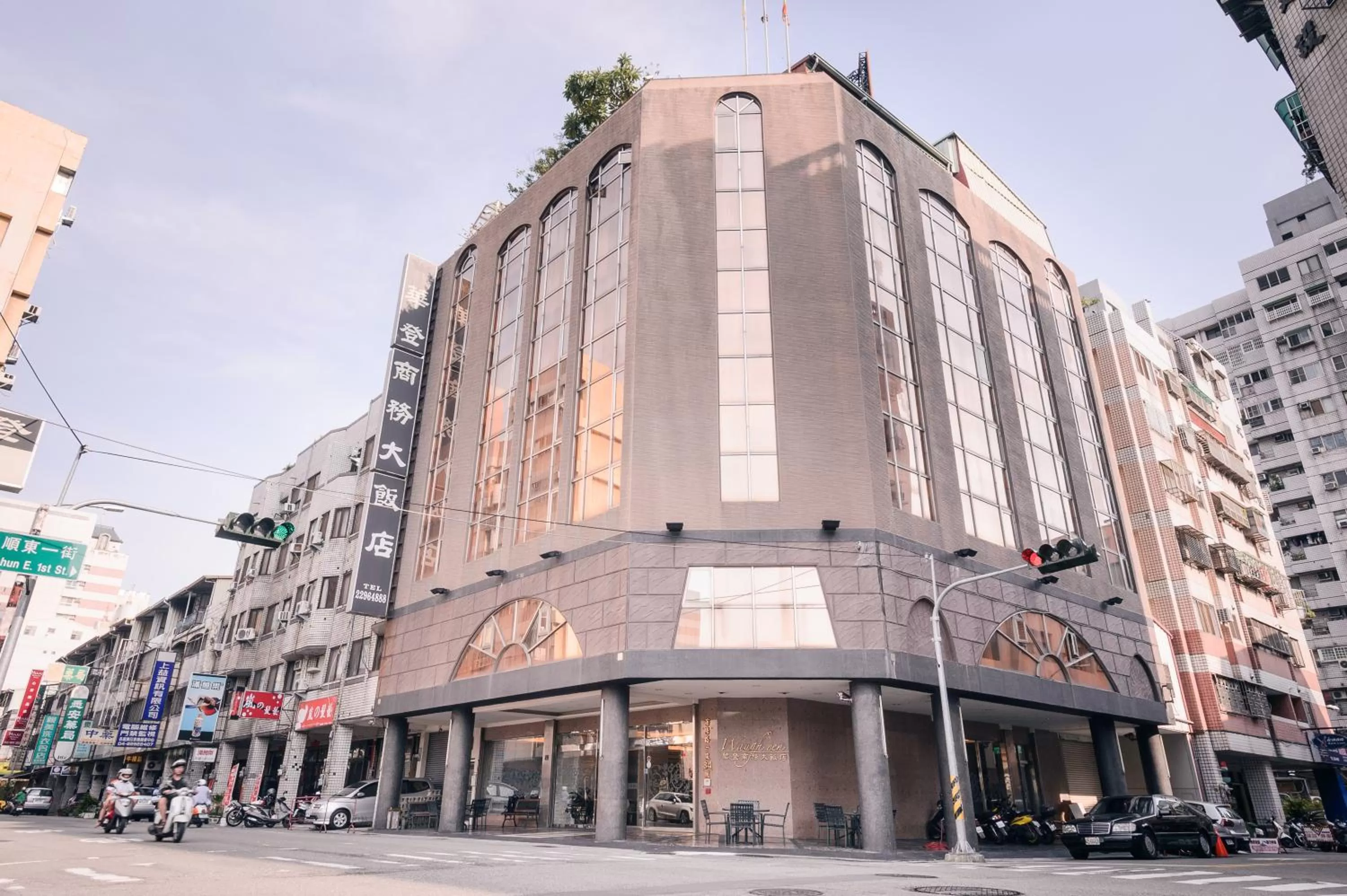 Waugh Den Business Hotel