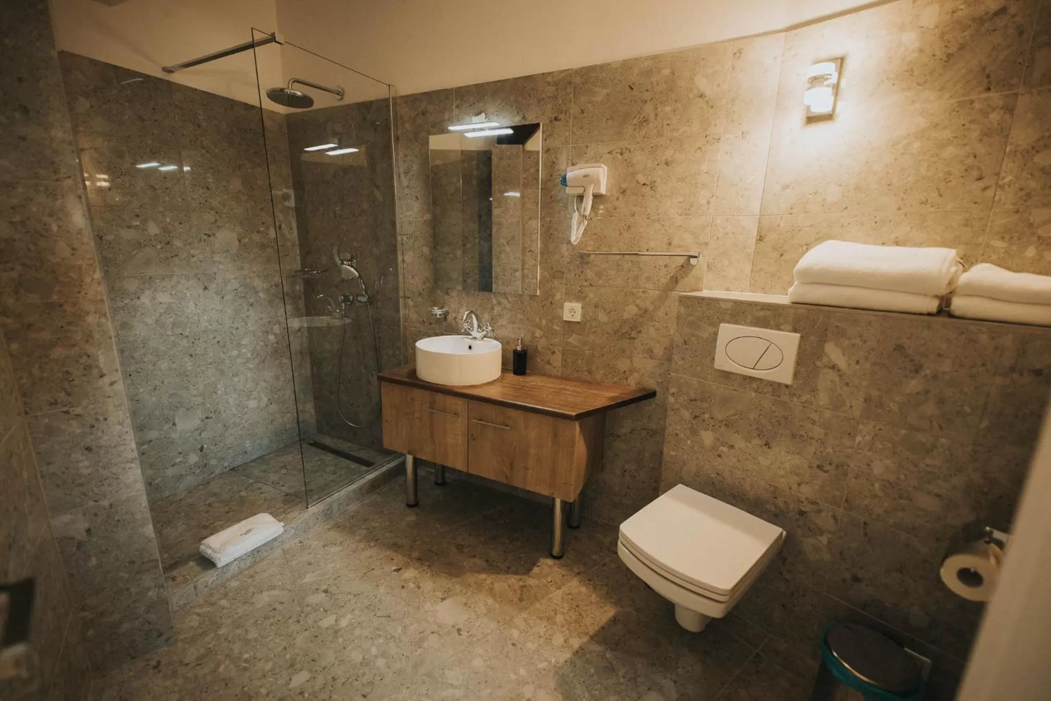 Shower, Bathroom in Hotel Marabella