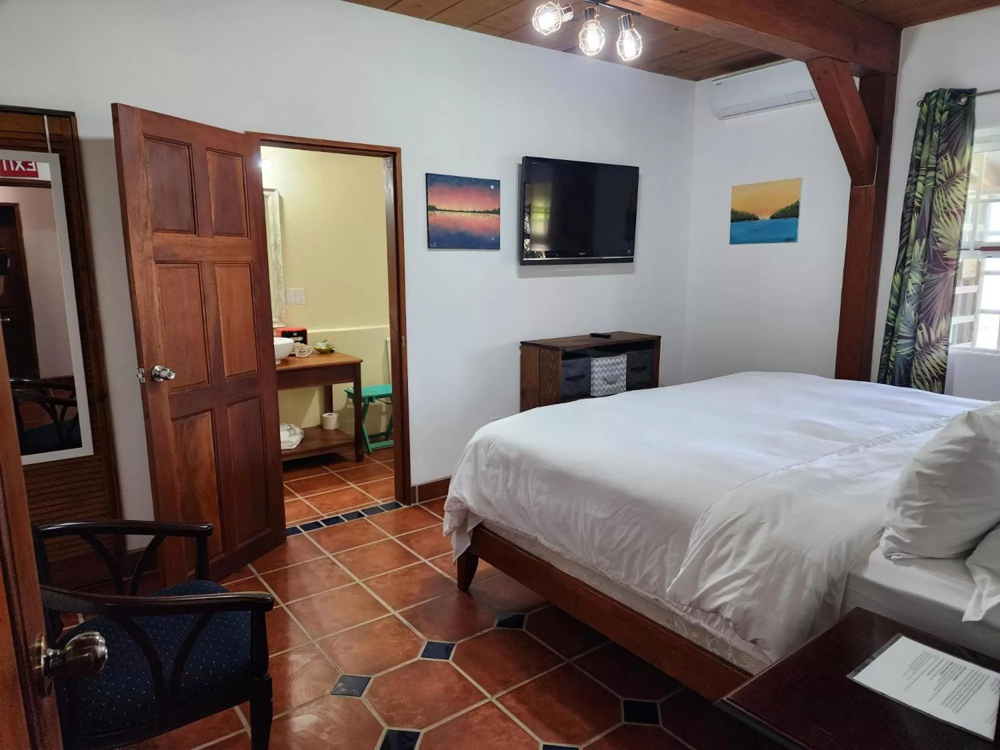 Bedroom, Bed in The BNB on Triggerfish Close to the airport