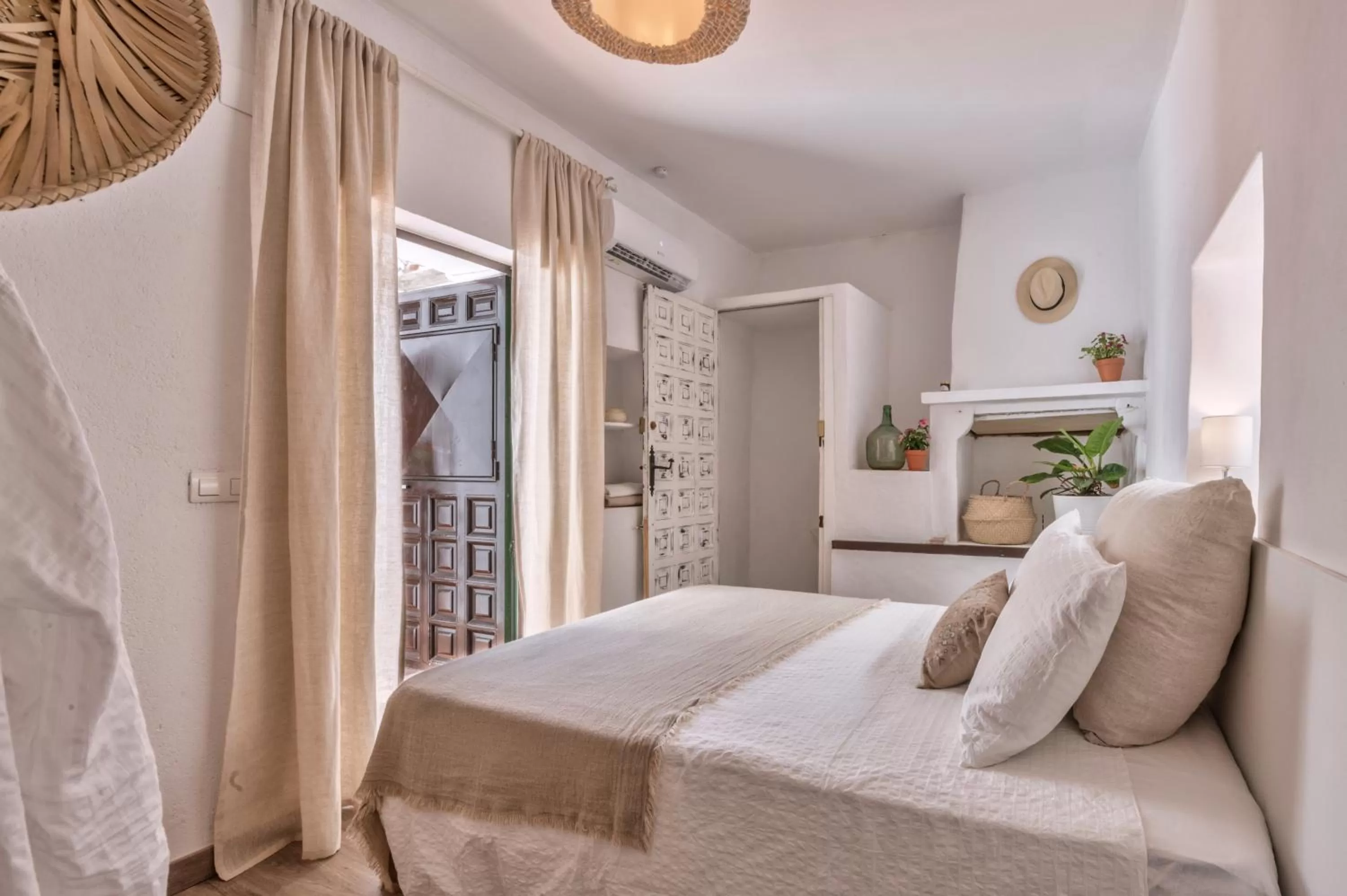 Bedroom, Bed in Encanto Guesthouse