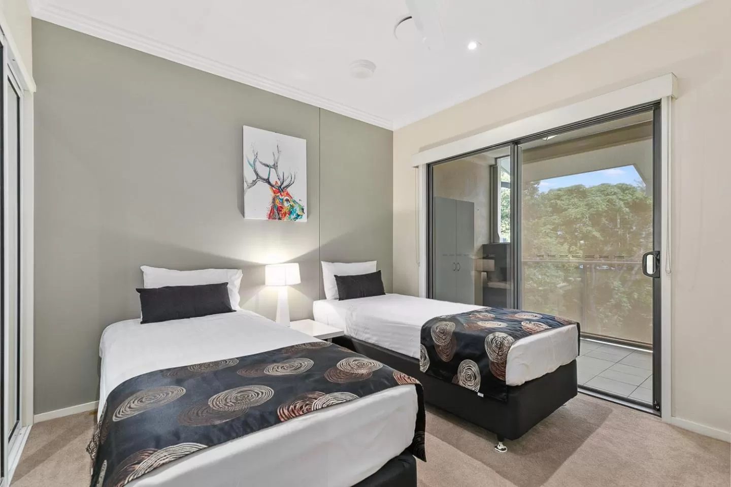 Bedroom, Bed in Eden by the Bay