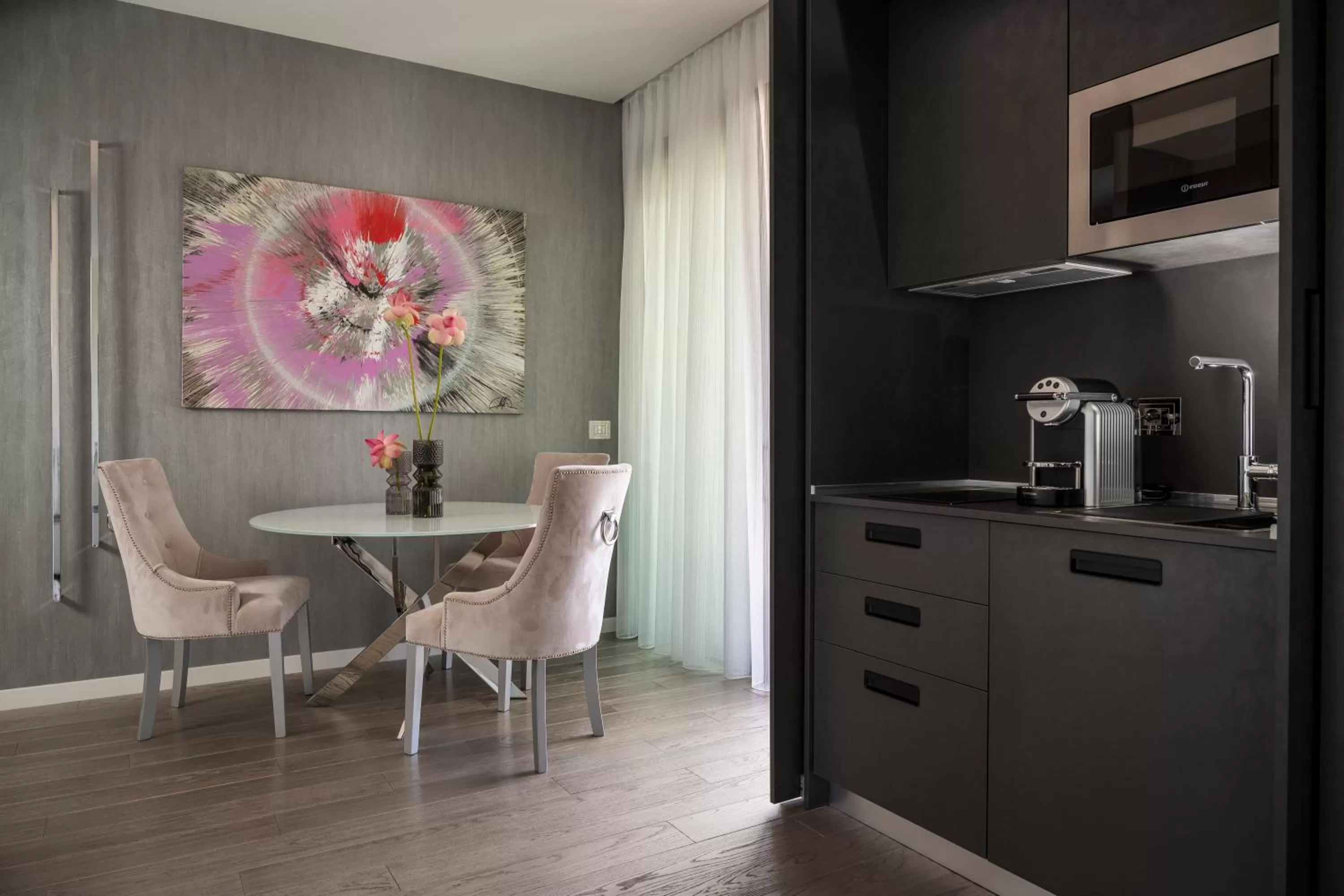 Kitchen or kitchenette in The Promenade Luxury Wellness Hotel
