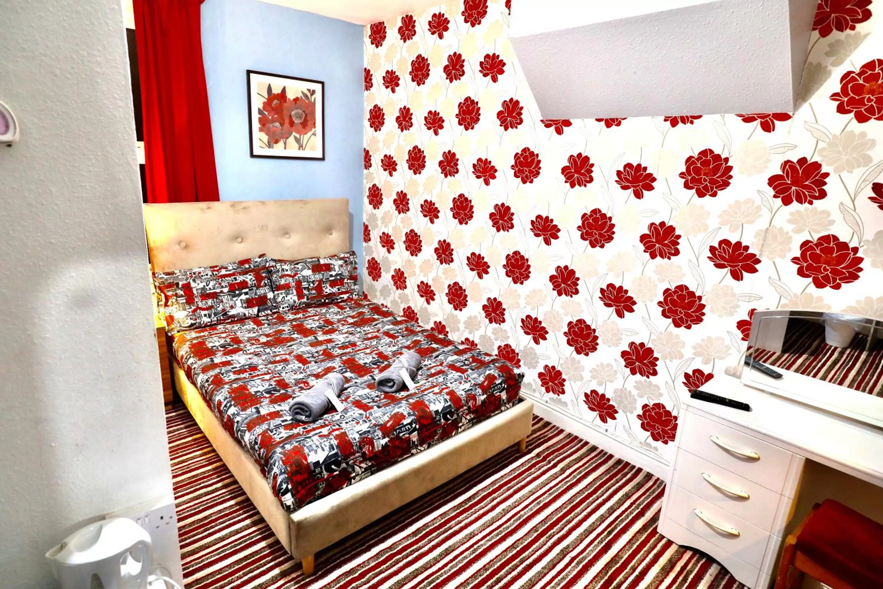 Bedroom, Bed in Blackpool Central Hotel