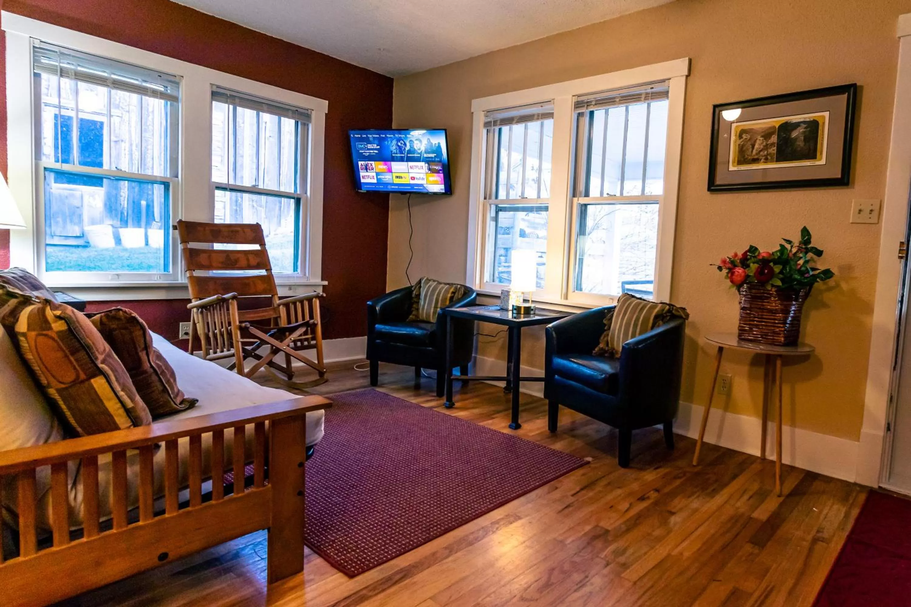 Living room, Seating Area in 1899 Inn