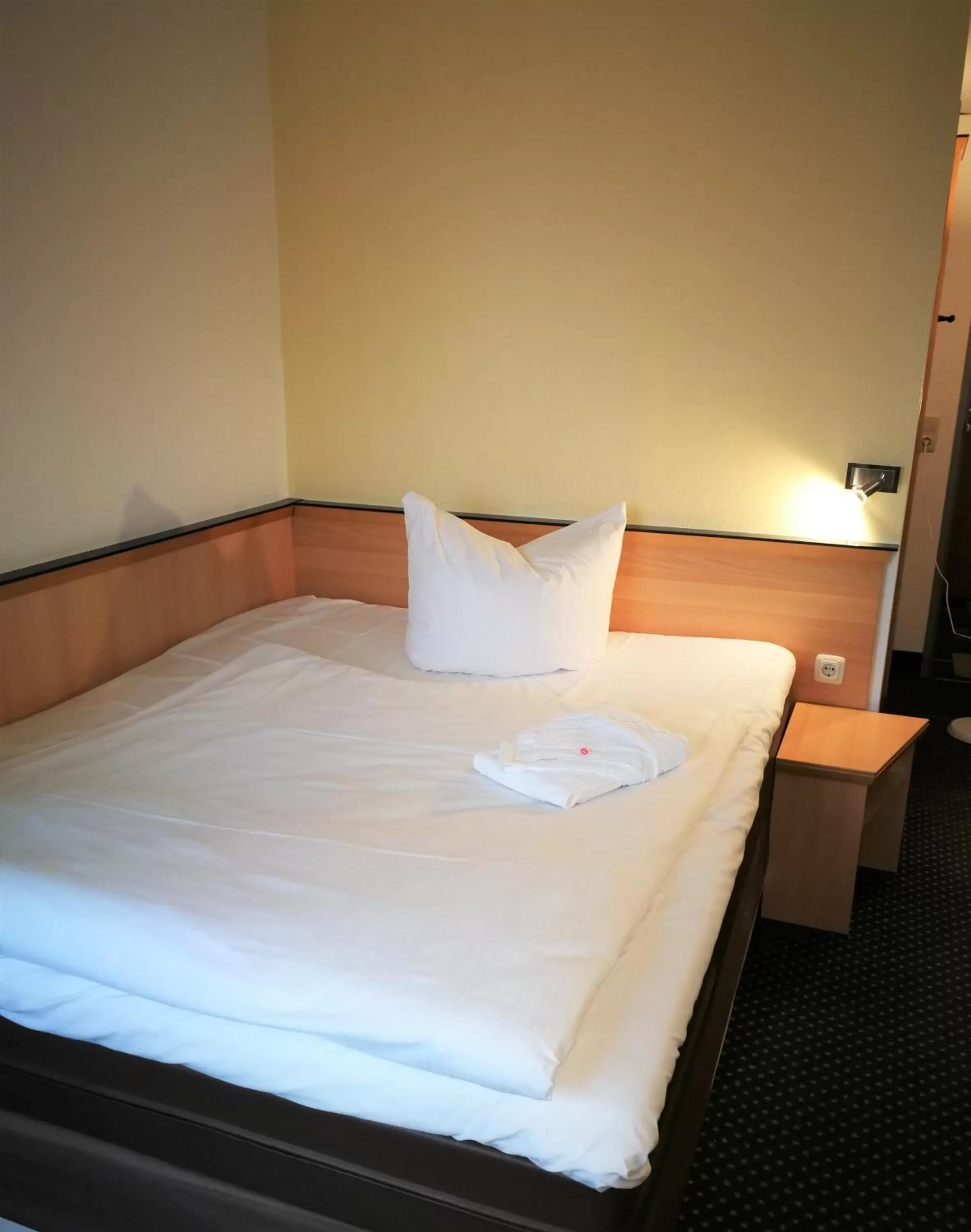 Bed in Hotel NEAR BY