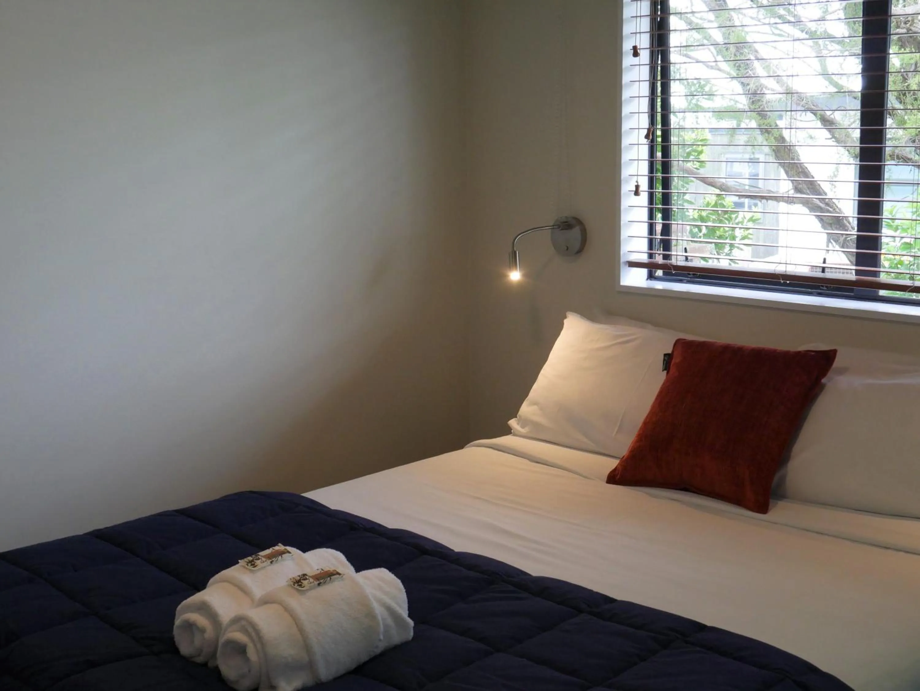 Bathroom, Bed in Kaiteri Lodge