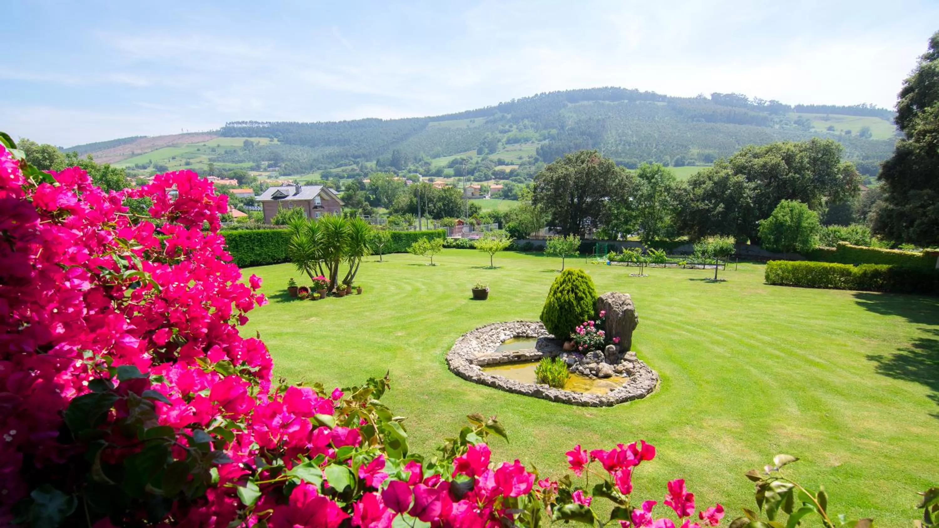 Garden view in Hotel Posada La Robleda