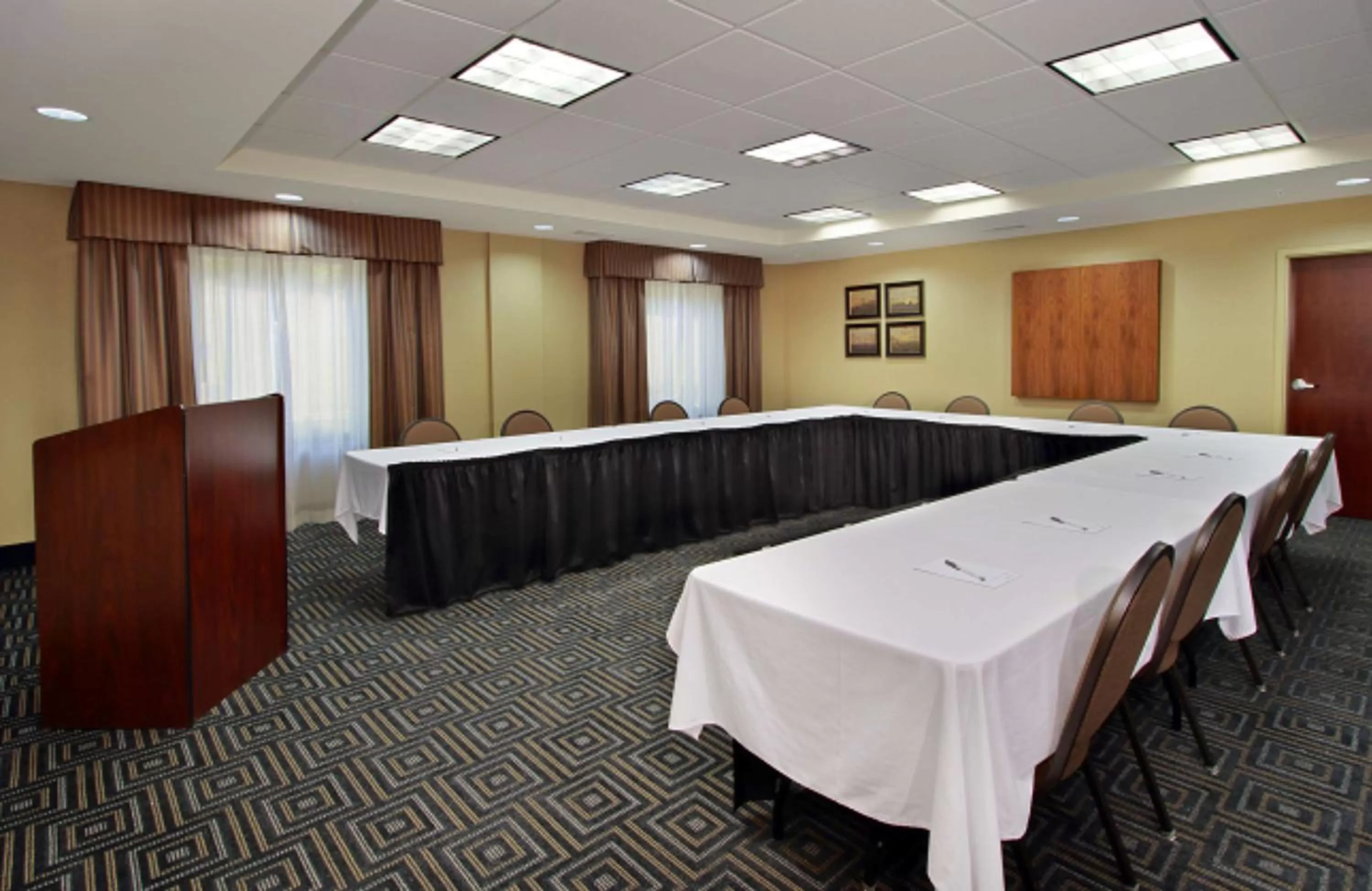 Meeting/conference room in Hampton Inn Winfield