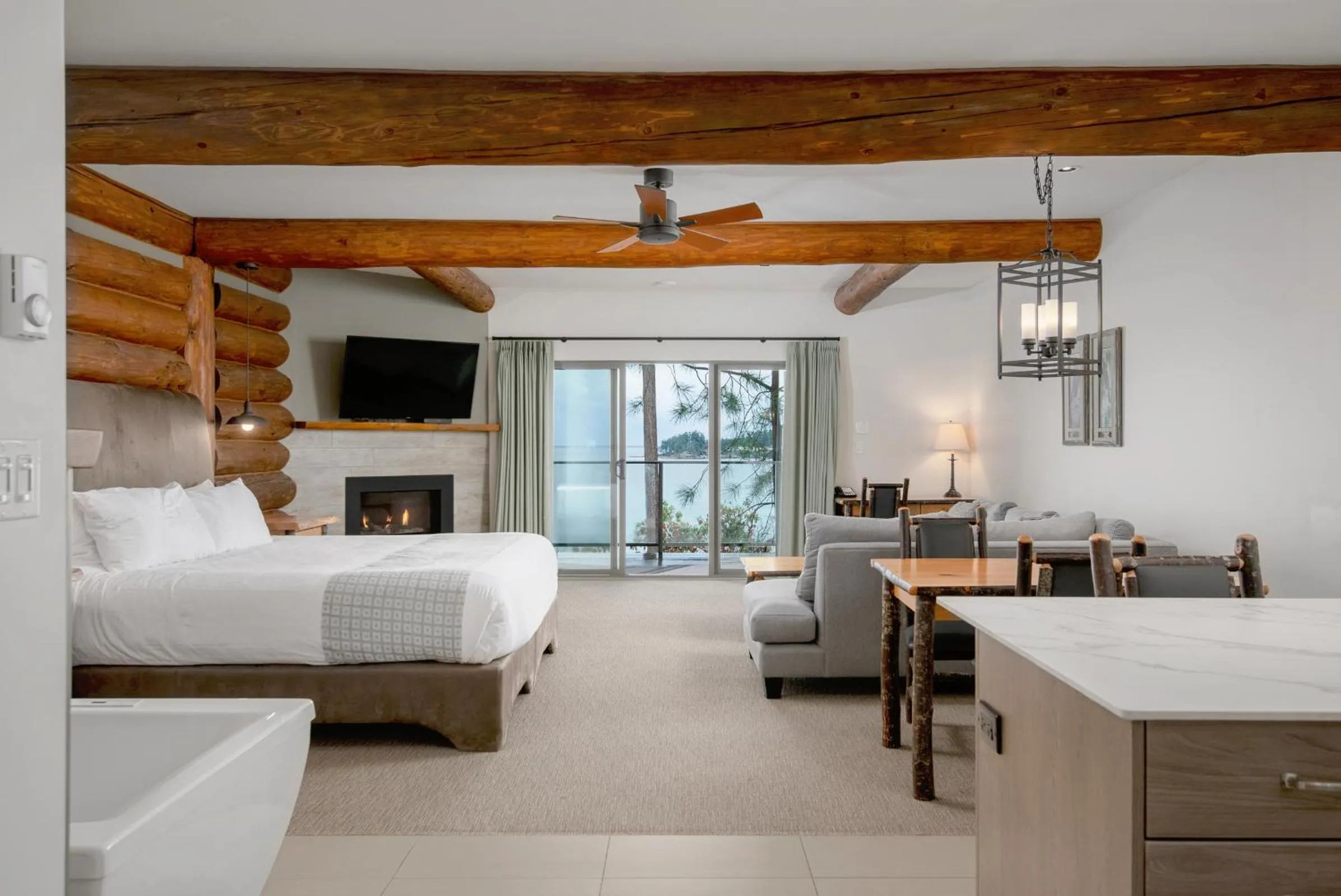 Sea view, Bed in Tigh-Na-Mara Seaside Spa Resort