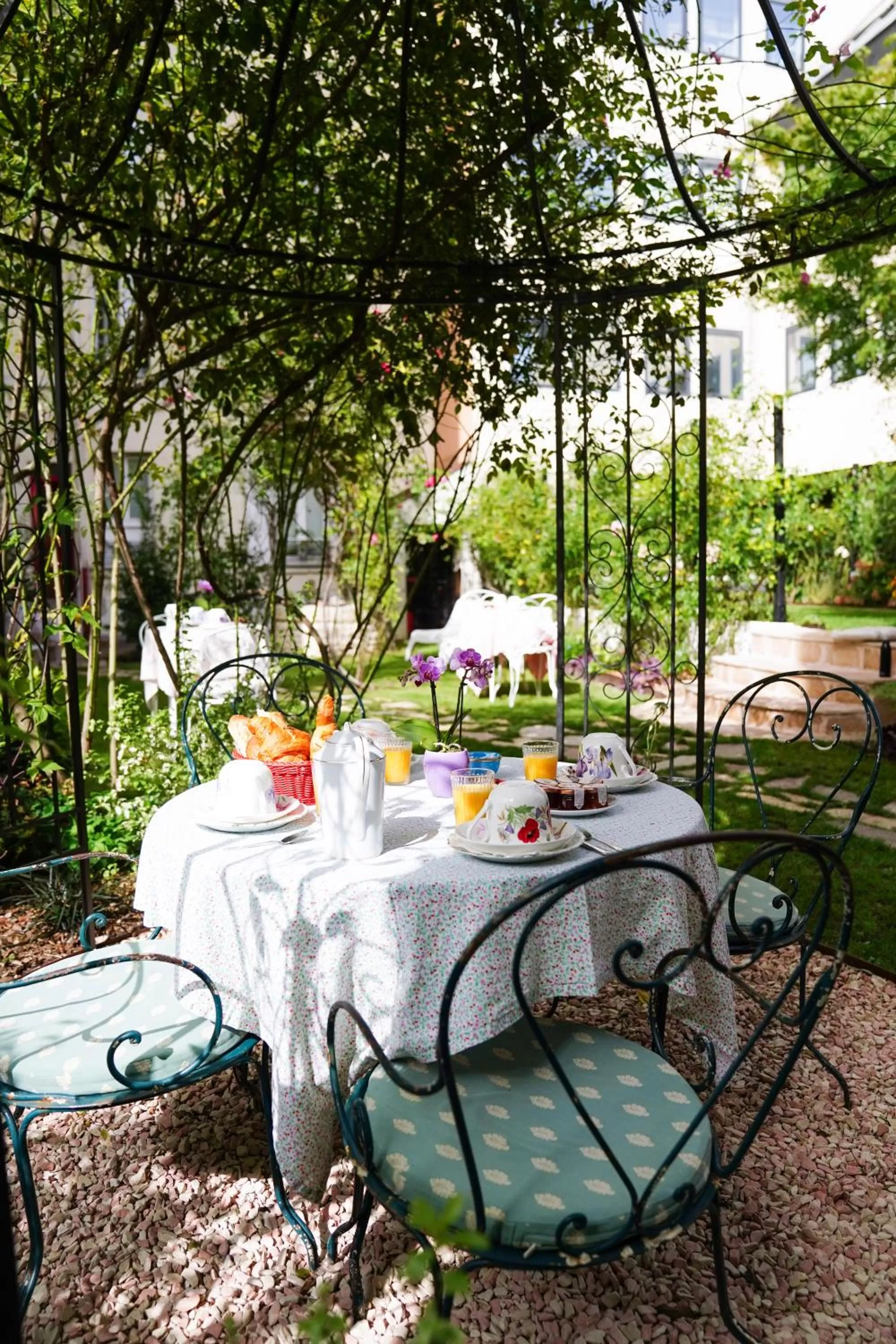 Garden in Villa Escudier Appart-hôtel