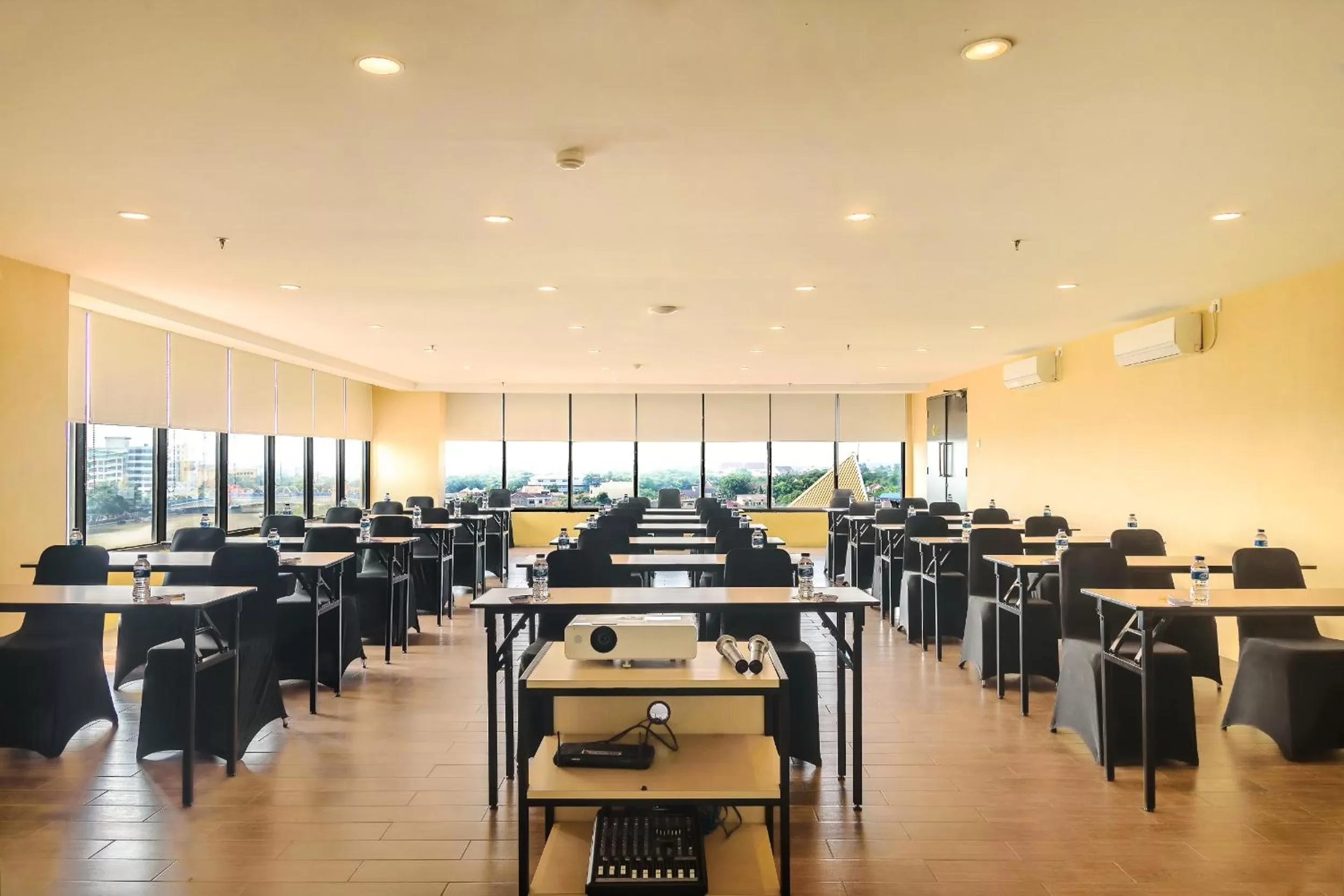 Meeting/conference room in Yellow Bee Tangerang