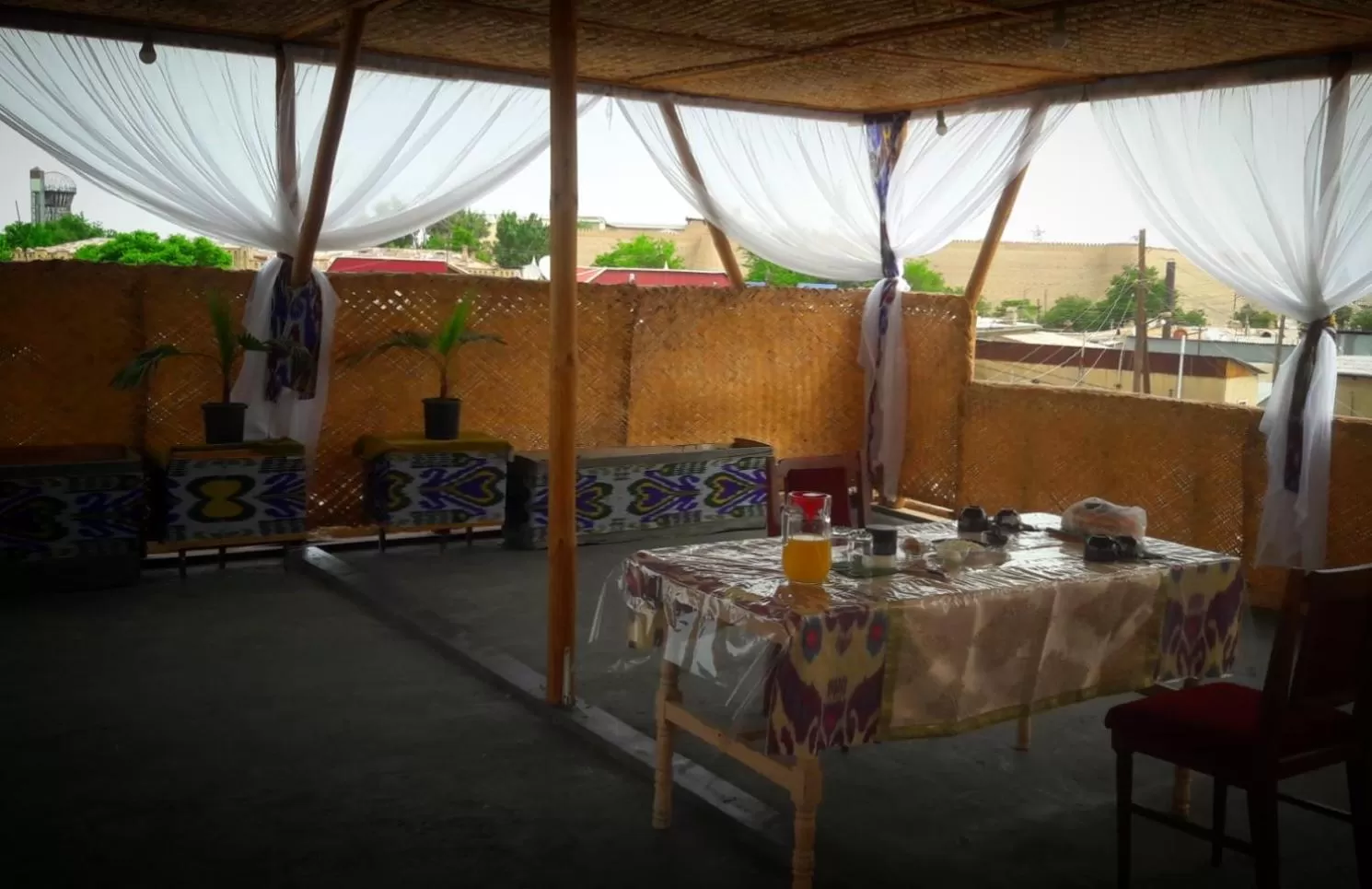 Restaurant/Places to Eat in Naqshband