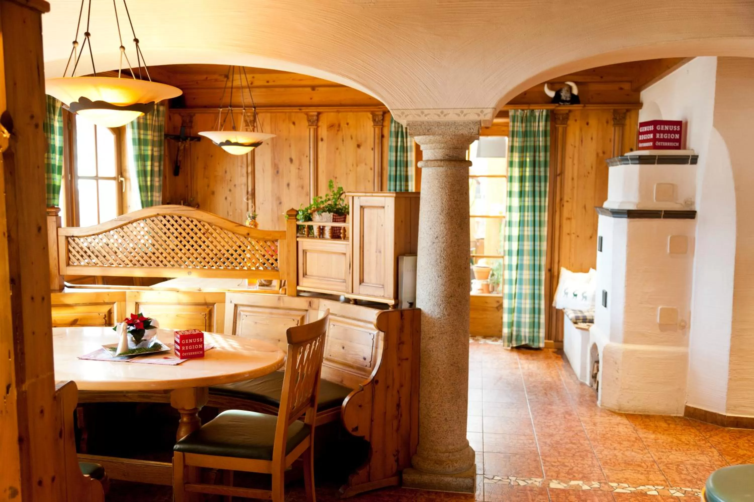 Restaurant/places to eat in Hotel und Alpen Apartments mit Sauna - Bürglhöh