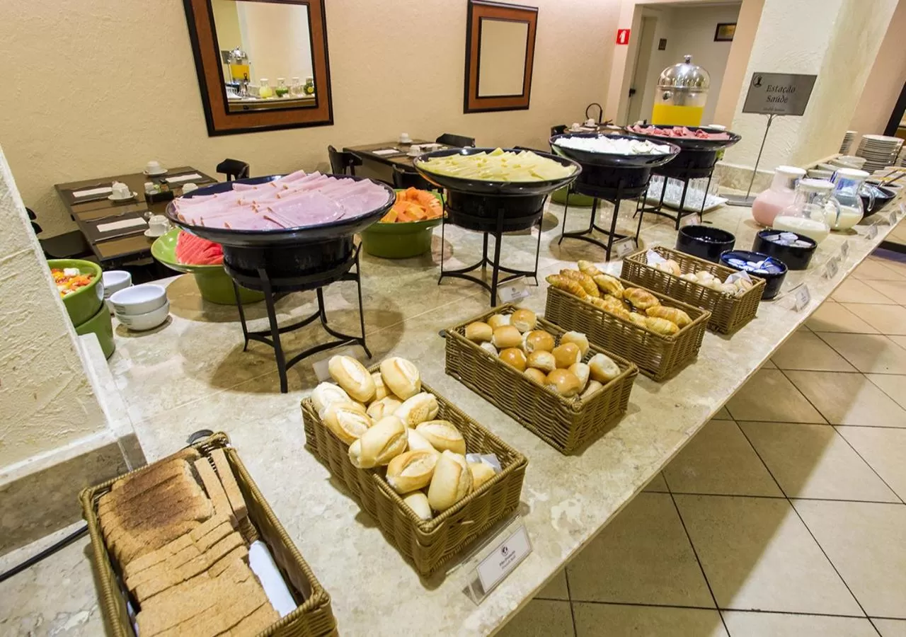 Meals in Estanplaza Nações Unidas