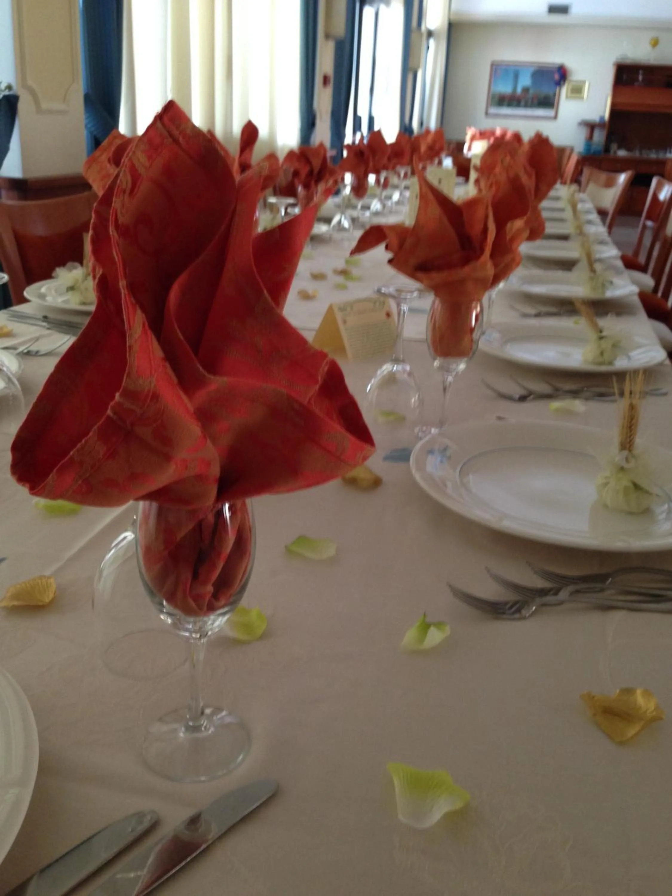 Restaurant/places to eat in Hotel Niagara