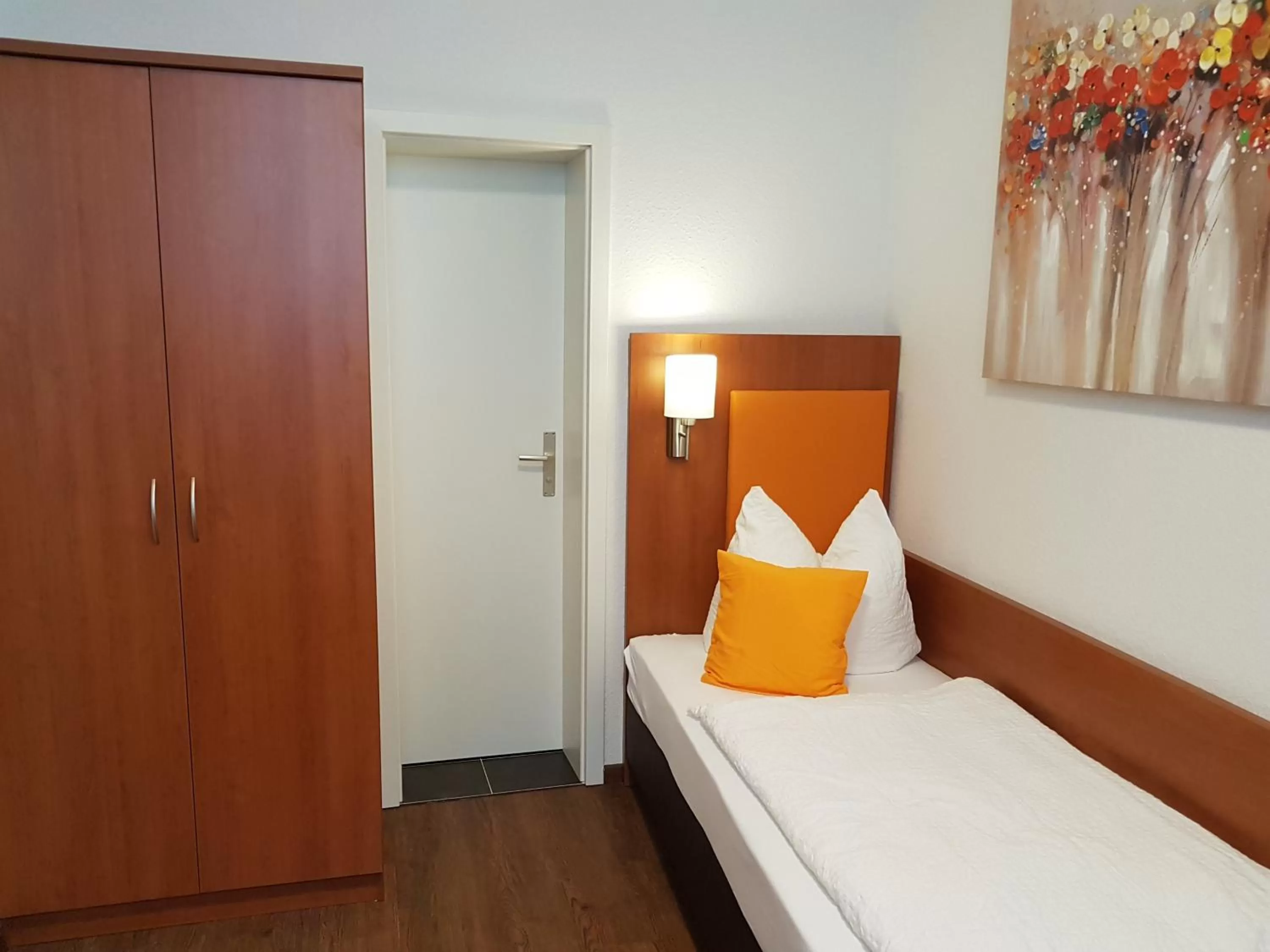 Photo of the whole room, Bed in Hotel Amber Altstadt