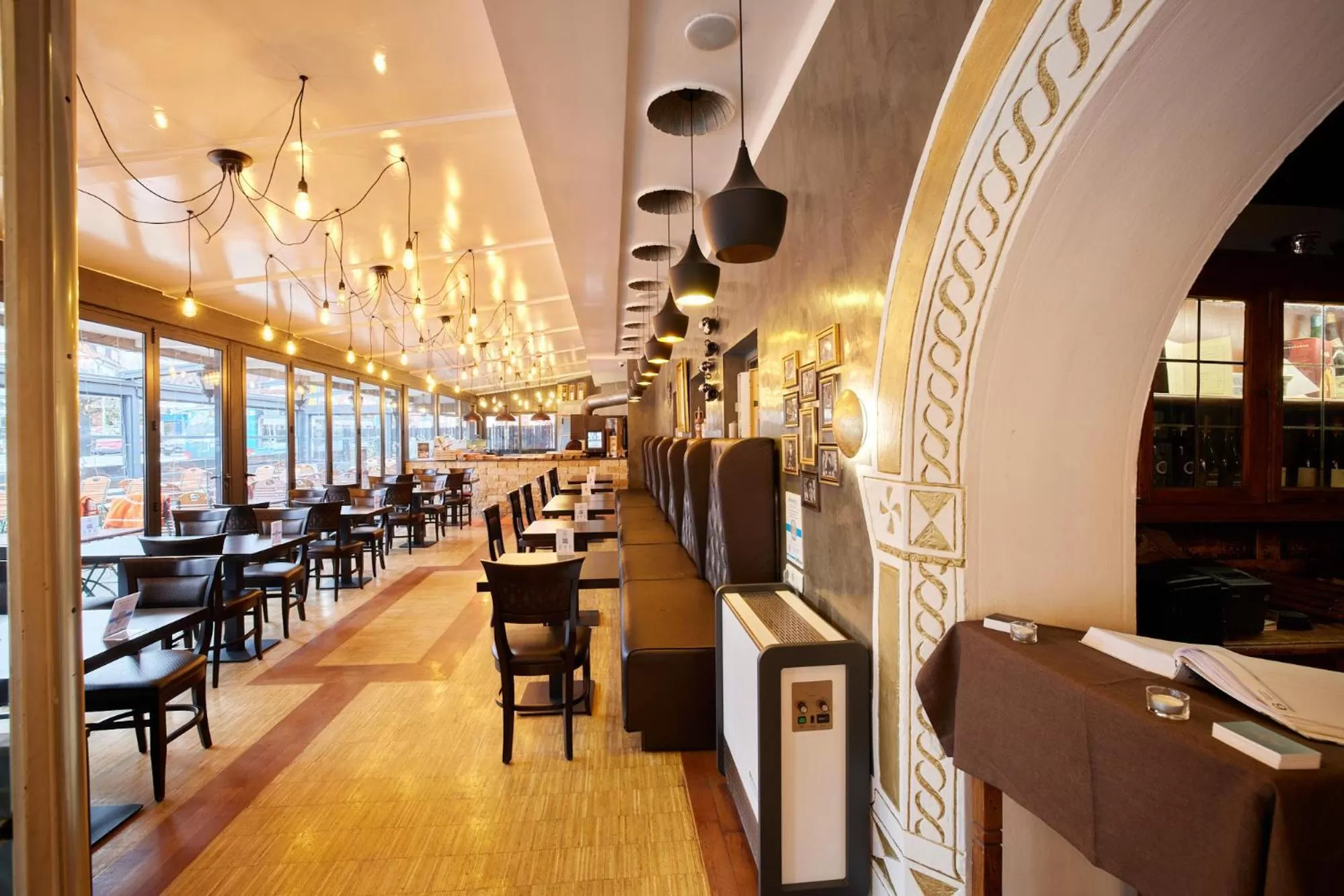 Restaurant/Places to Eat in Atlas Posthotel