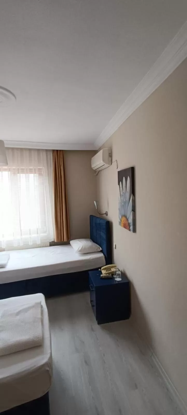 TV and multimedia, Bed in Hotel Crowded House