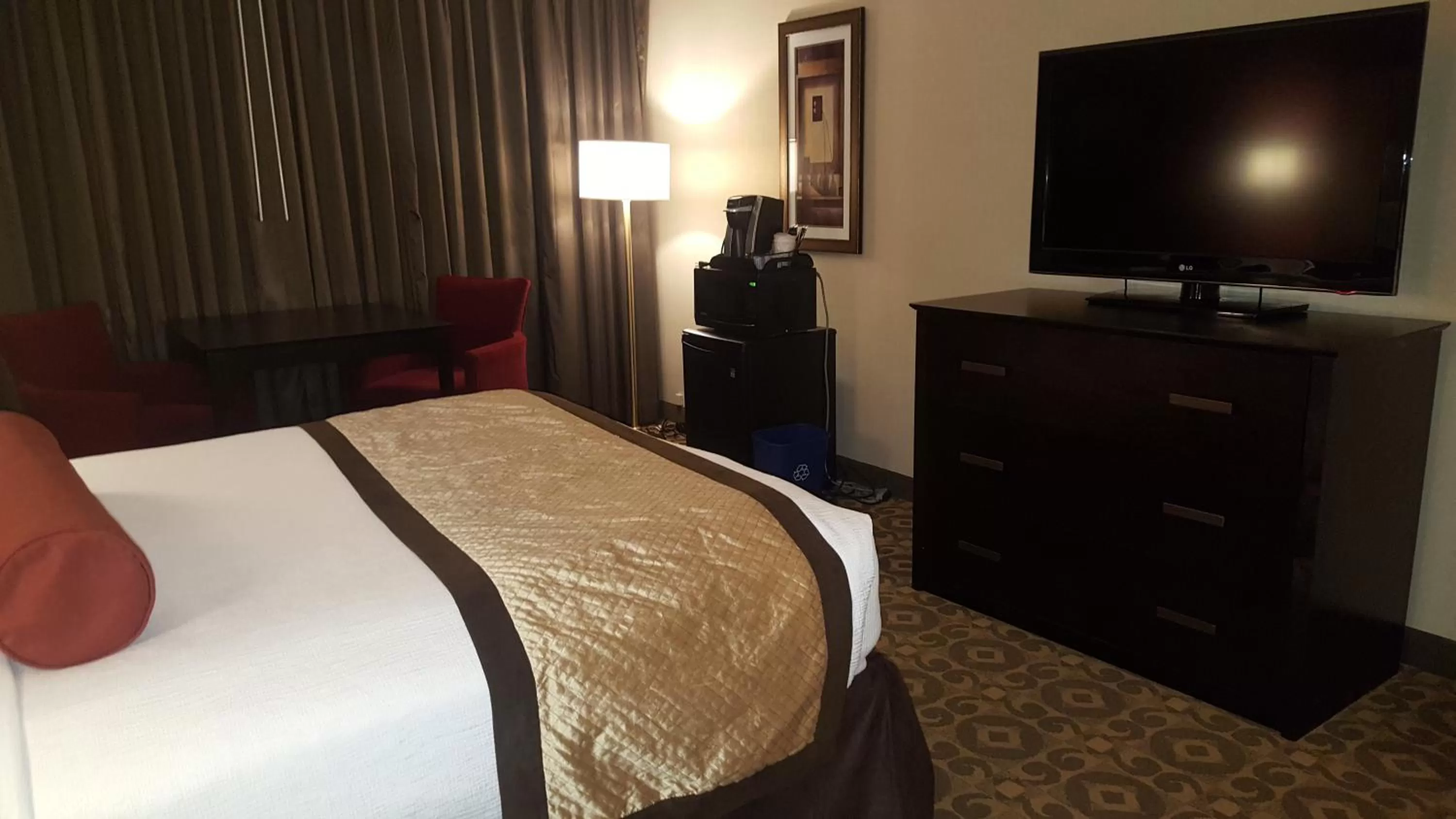 Bedroom, Bed in Best Western Premier Nicollet Inn