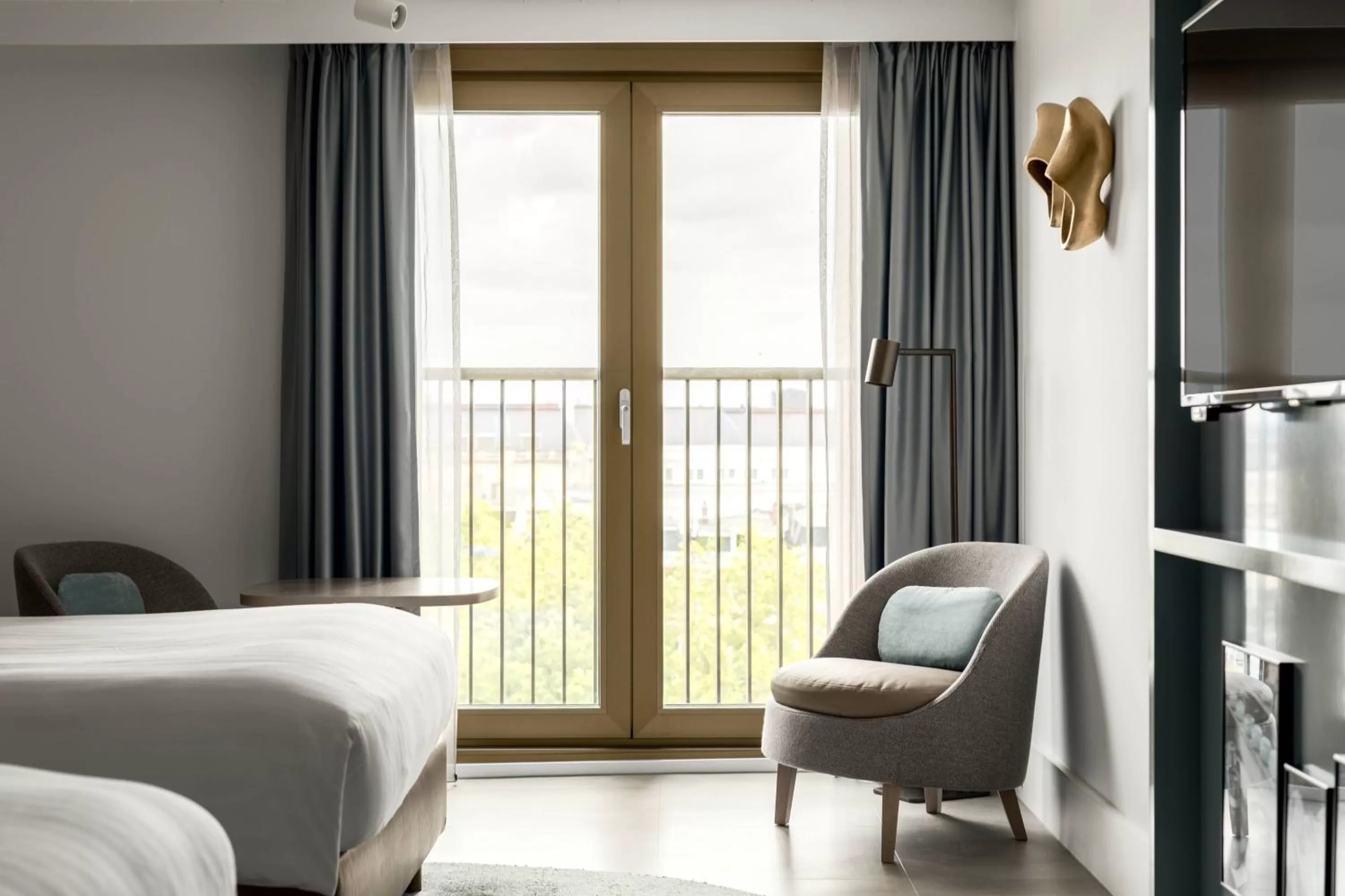 Photo of the whole room, Bed in Amsterdam Marriott Hotel