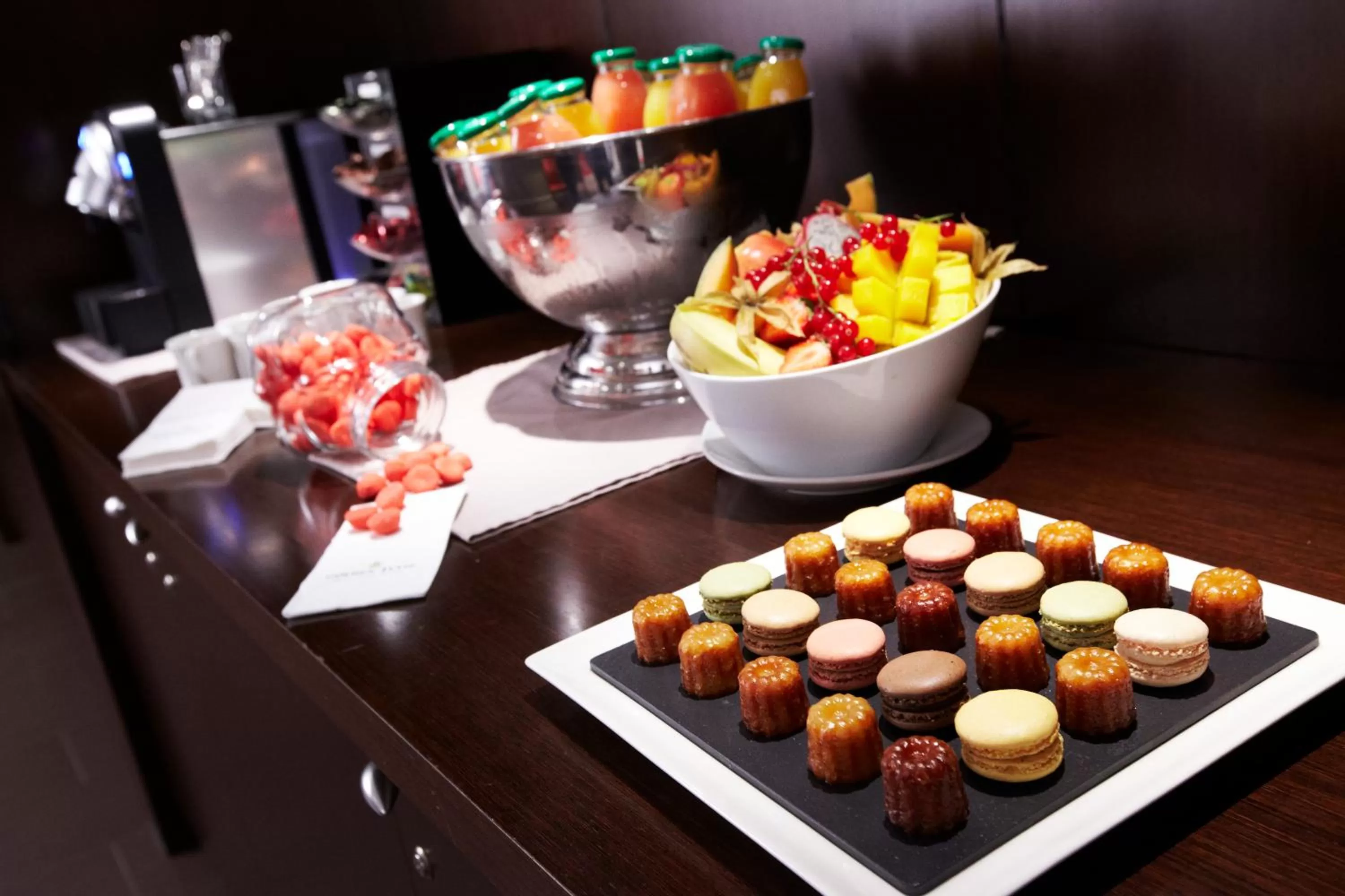 Food and drinks in Golden Tulip CDG Airport Roissy