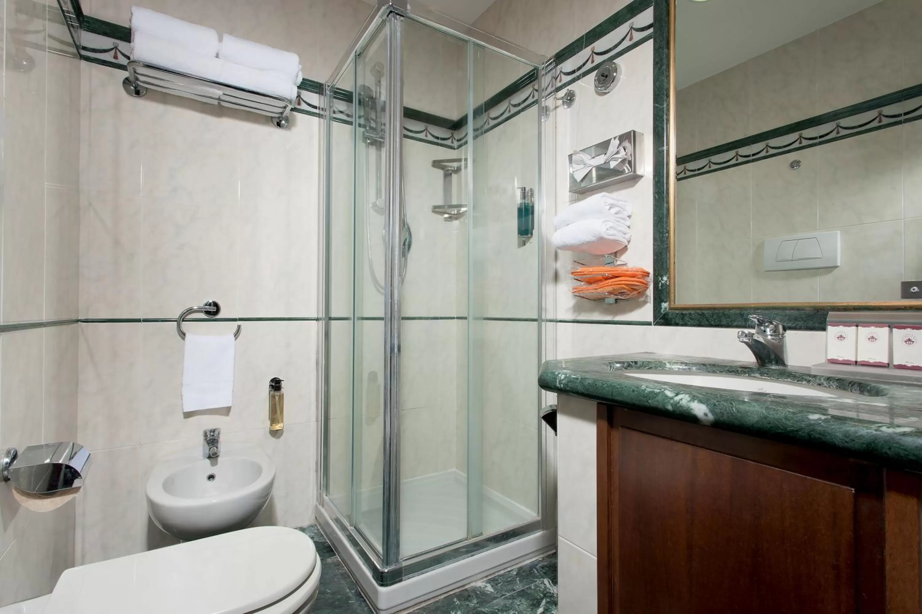 Shower in Grand Hotel Gianicolo