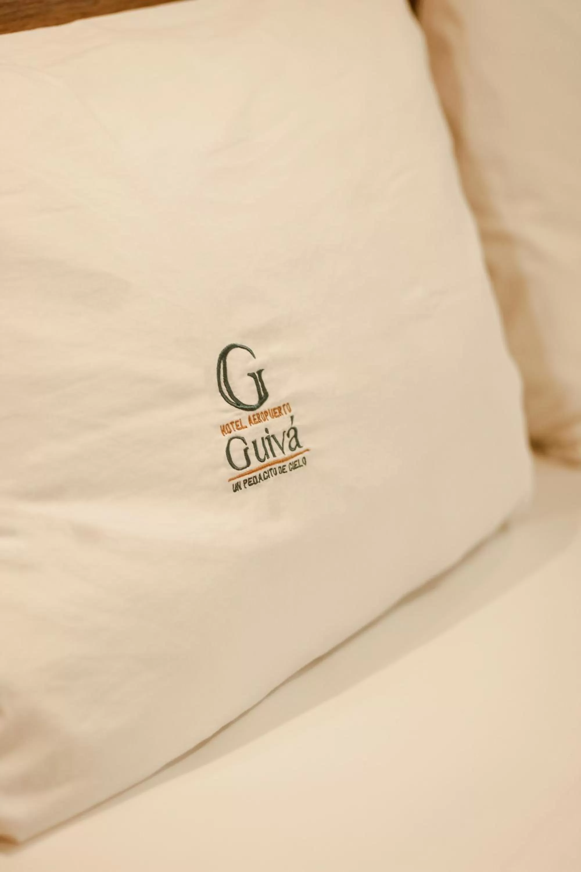 Logo/Certificate/Sign, Bed in Hotel Guivá Aeropuerto