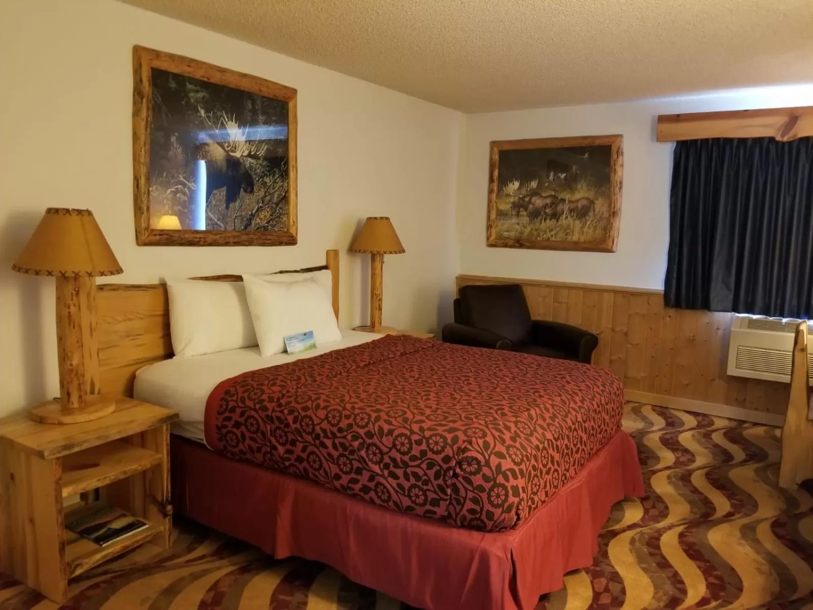 Bedroom in Days Inn by Wyndham Sandpoint