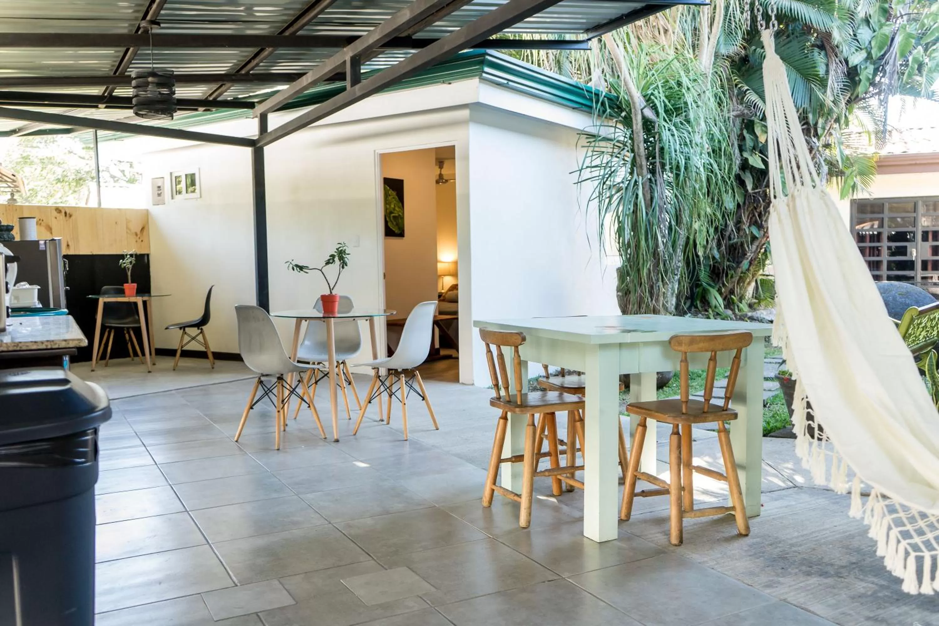 Dining area in Terida Airport B&B