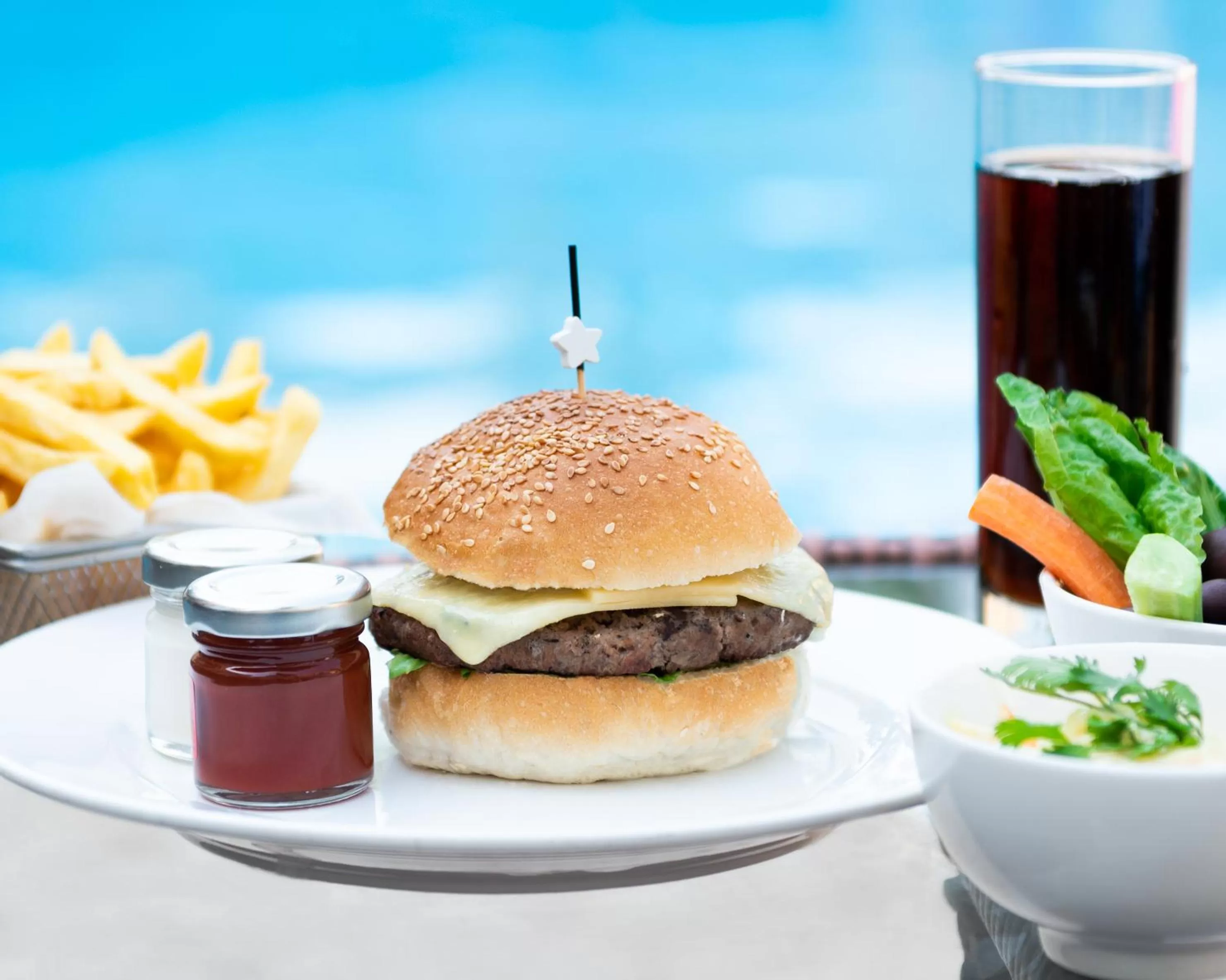 Swimming pool in Mövenpick Hotel Jeddah