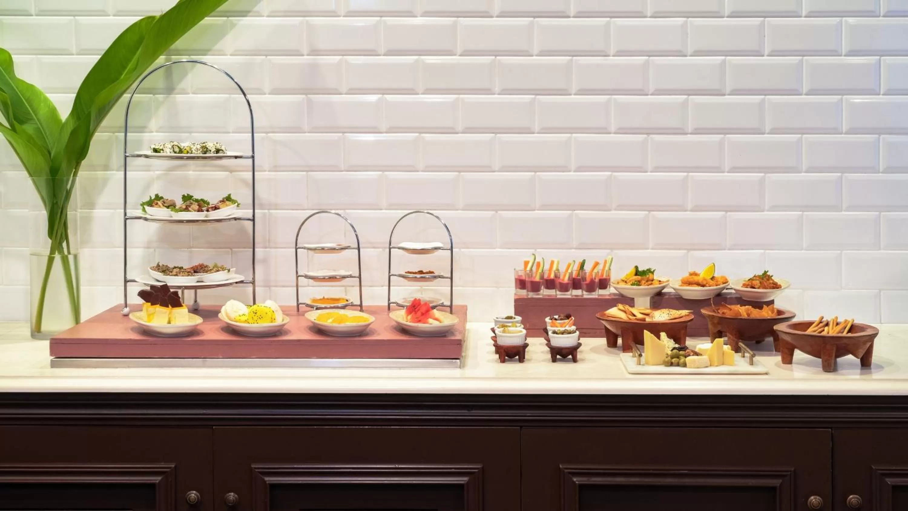 Restaurant/places to eat in Grand Pacific Hotel