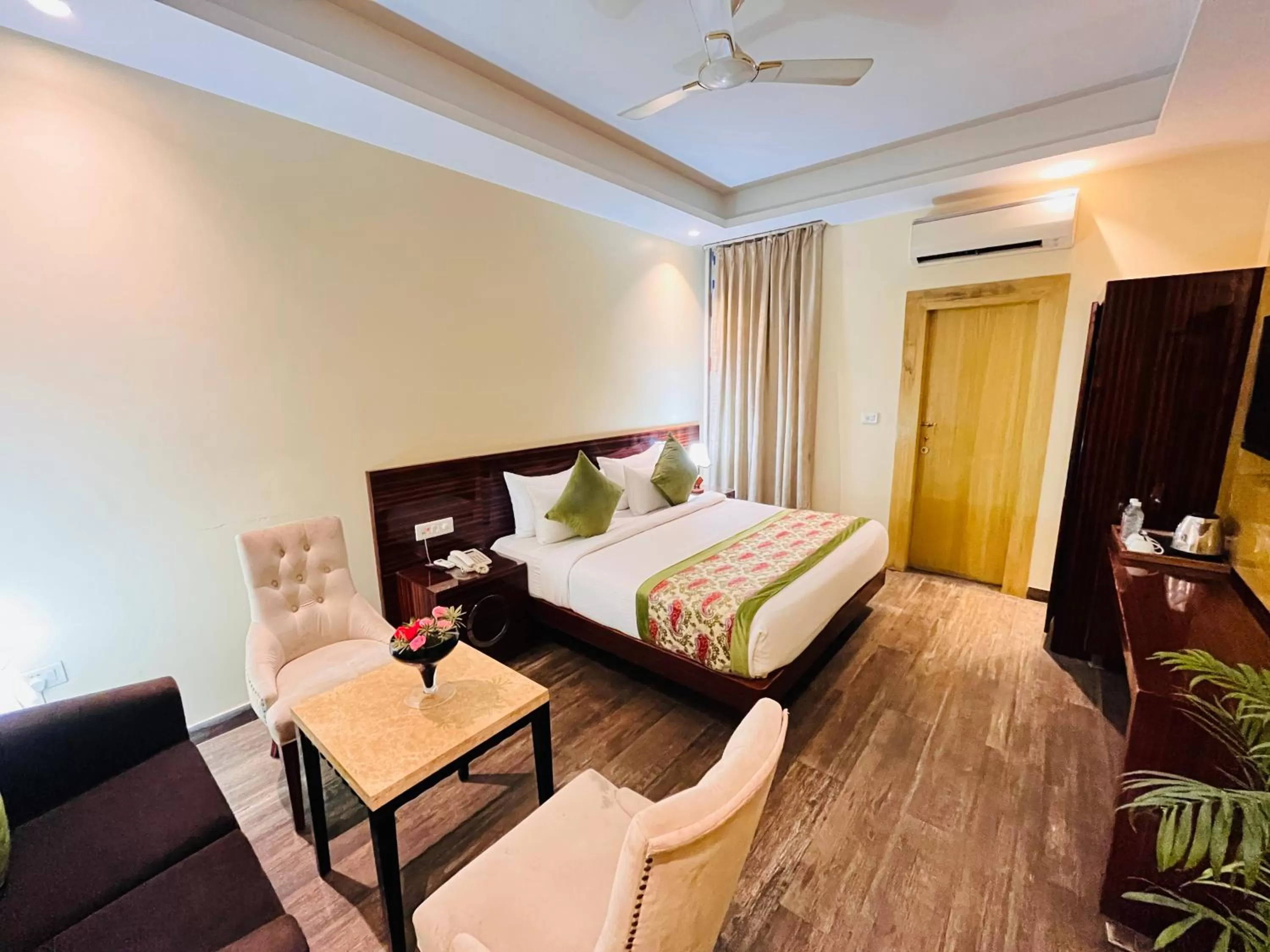 Bed in Hotel Banz near Delhi Airport