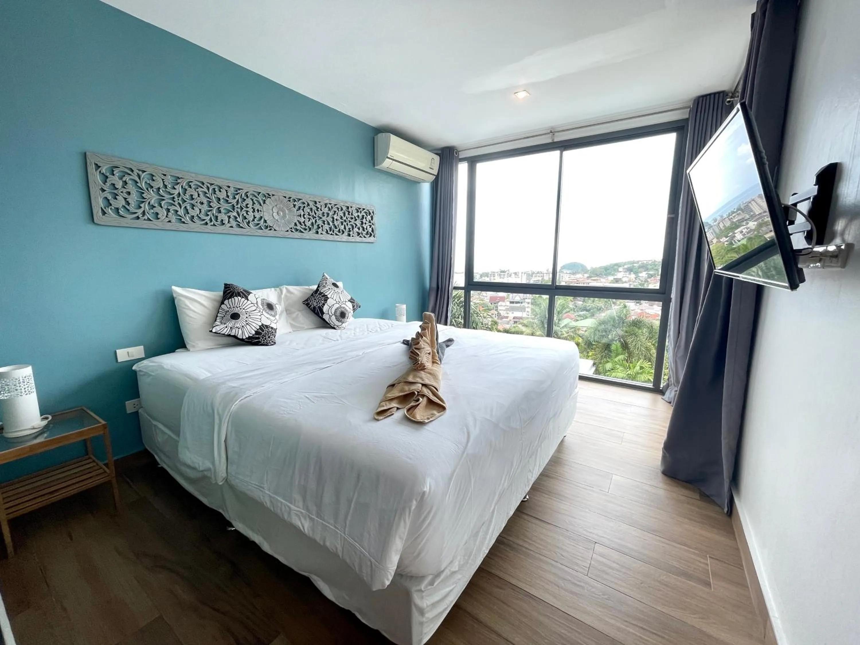 Bed in Baan Saint-Tropez Seaview Villas Kata Beach