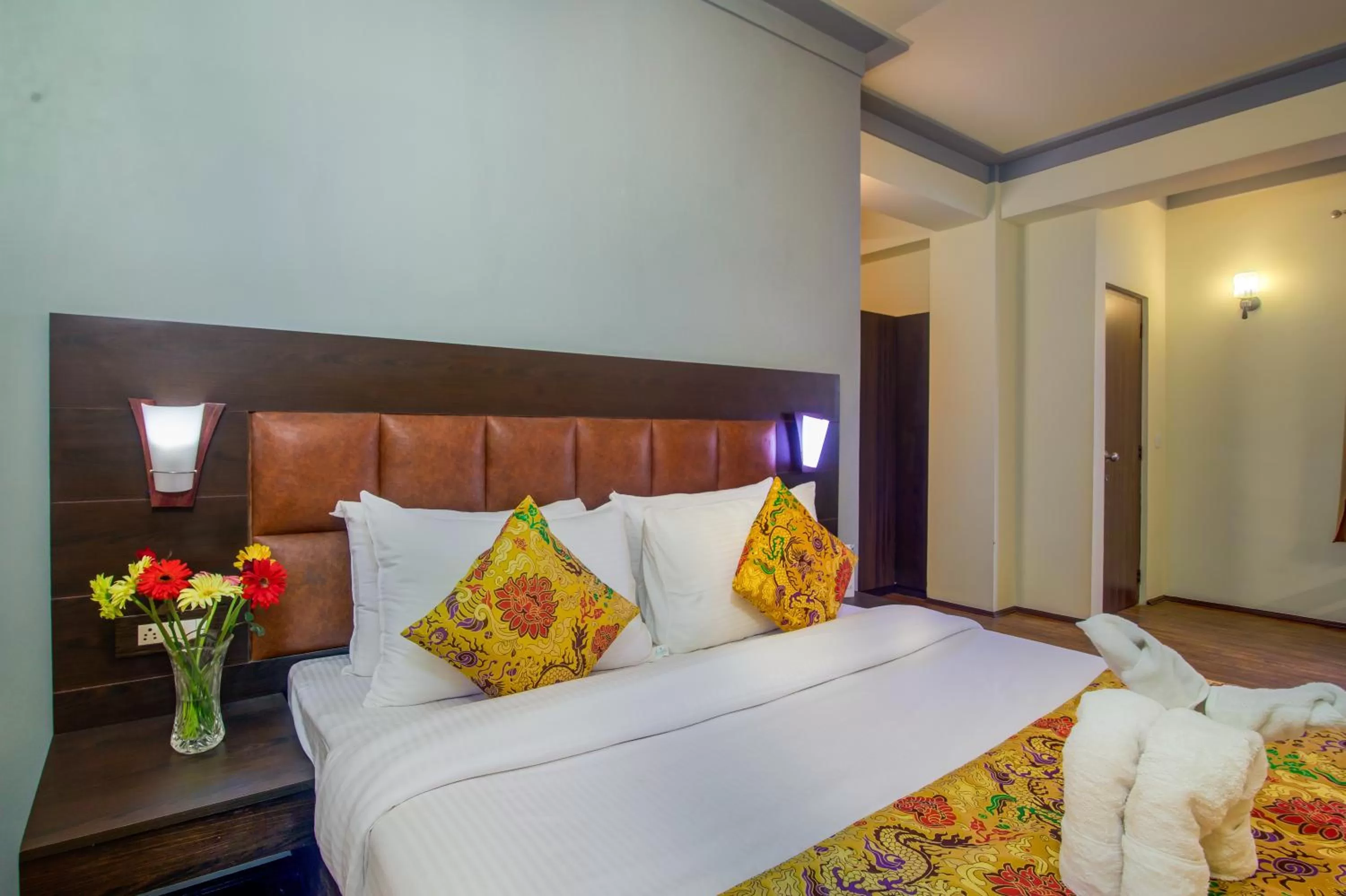 Bed in Muscatel Grand Silkroute - 300 Mts from MG Marg