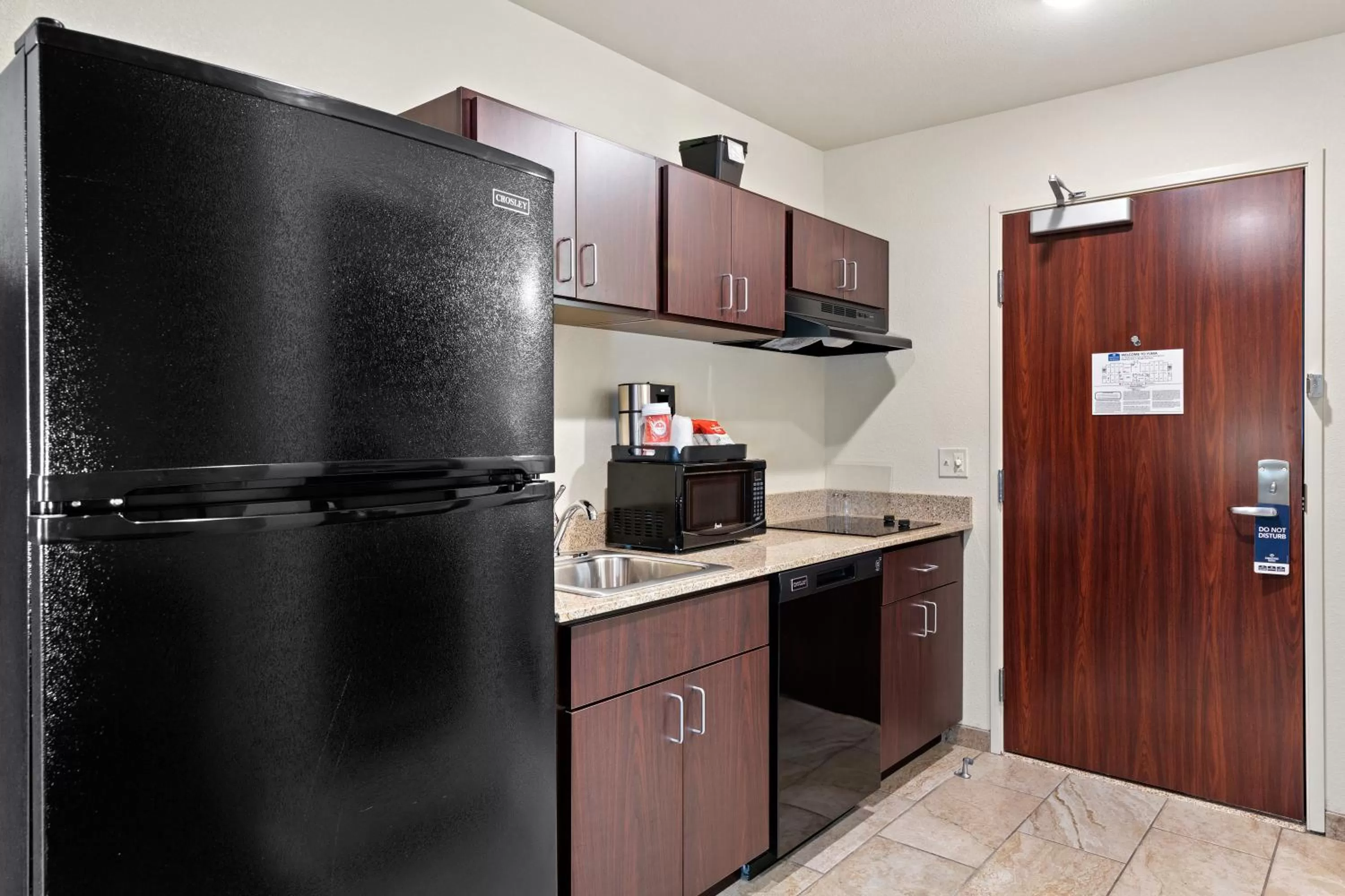 kitchen in Cobblestone Inn & Suites - Yuma