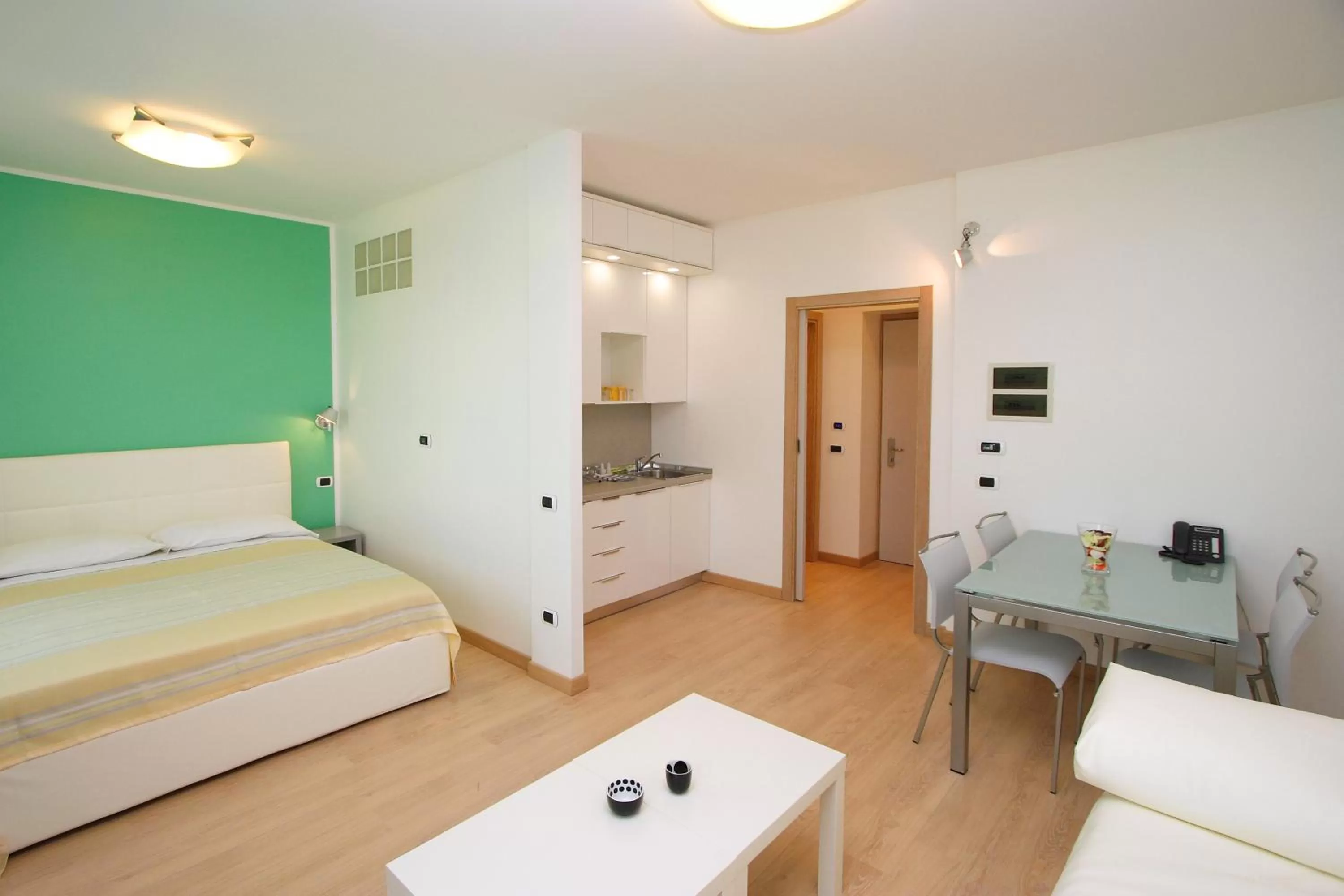 Dining area, Bed in Hotel Roma