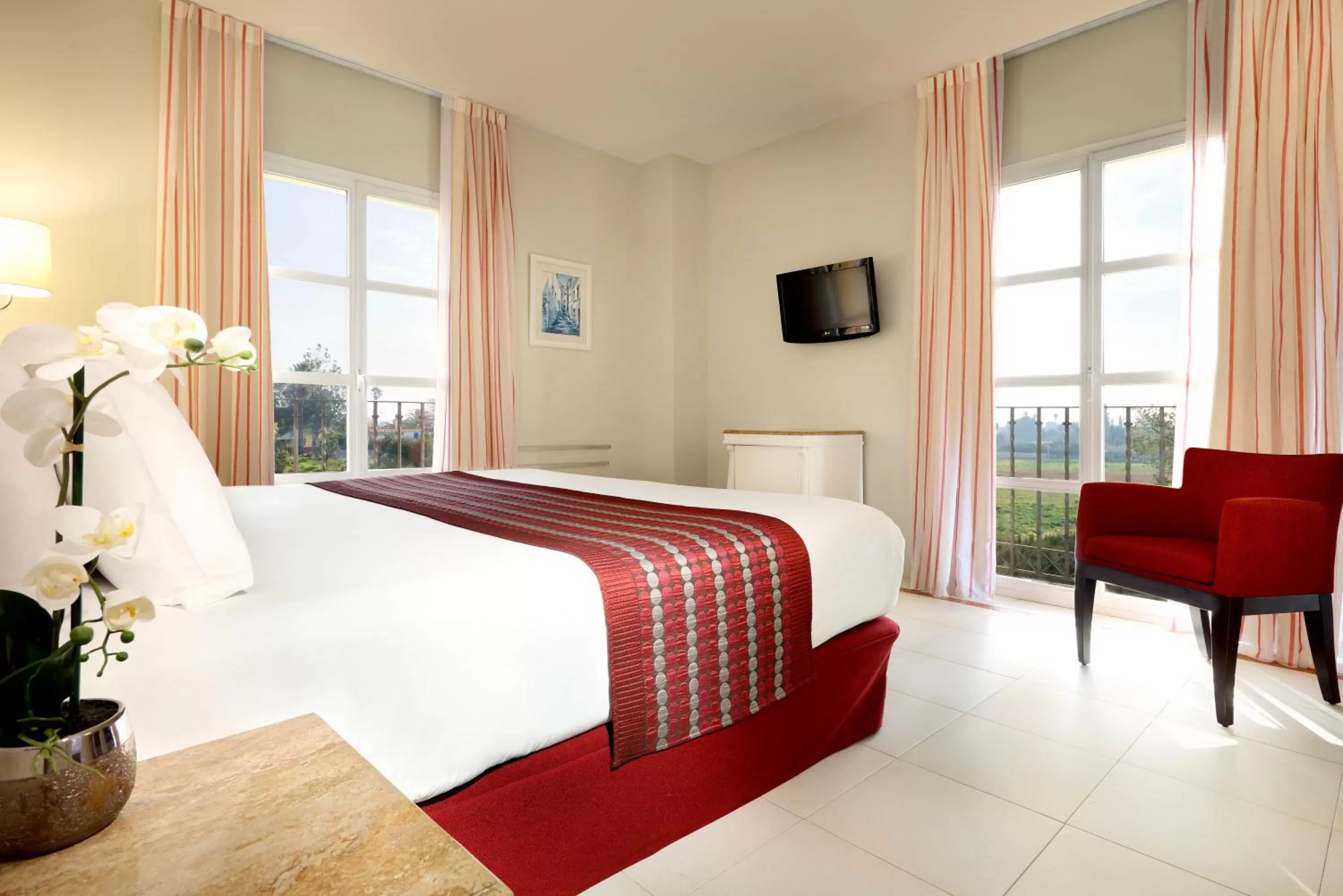 Toilet, Bed in Exe Gran Hotel Solucar