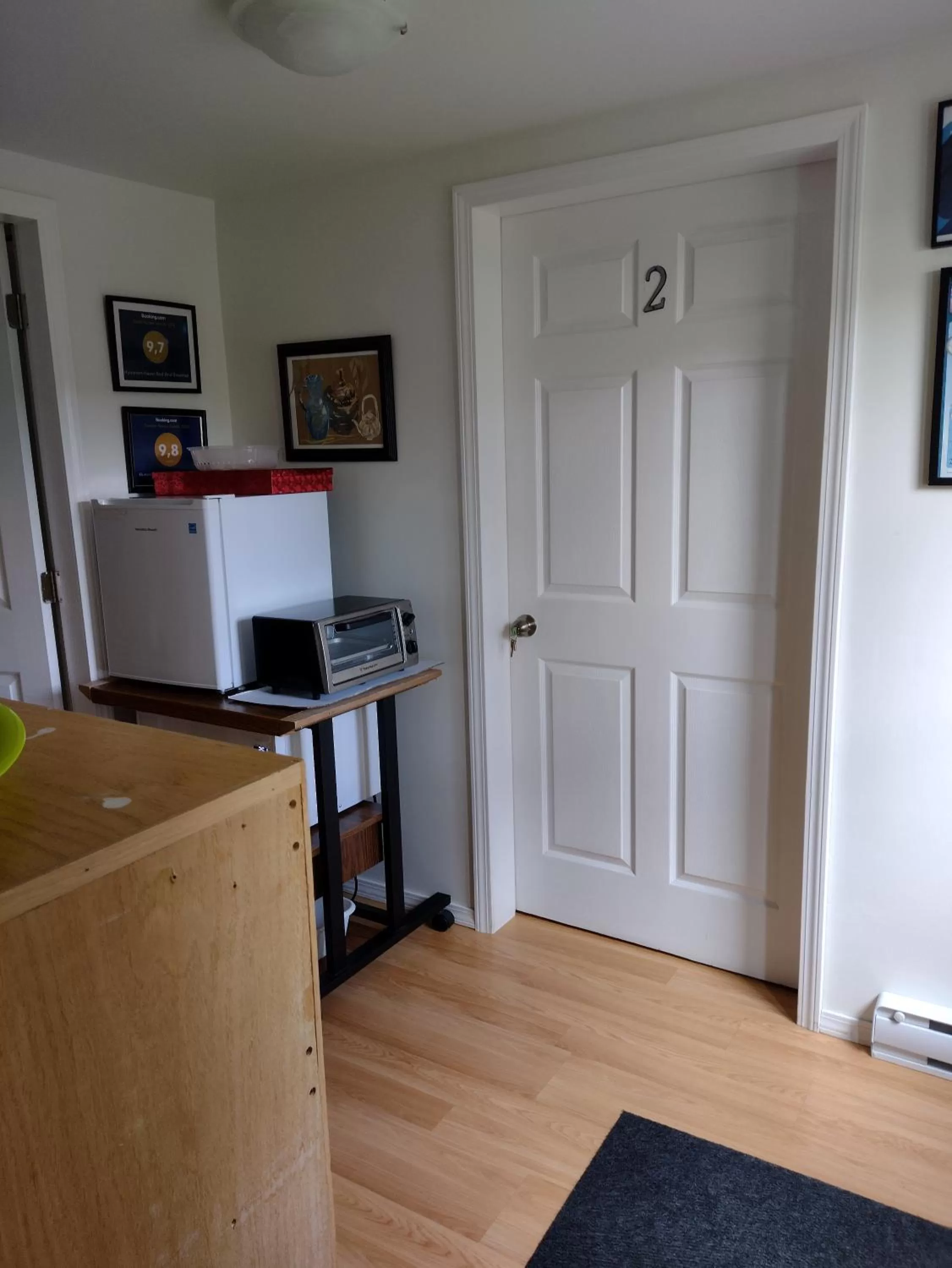 Communal lounge/ TV room, TV/Entertainment Center in Hummers Haven Bed and Breakfast