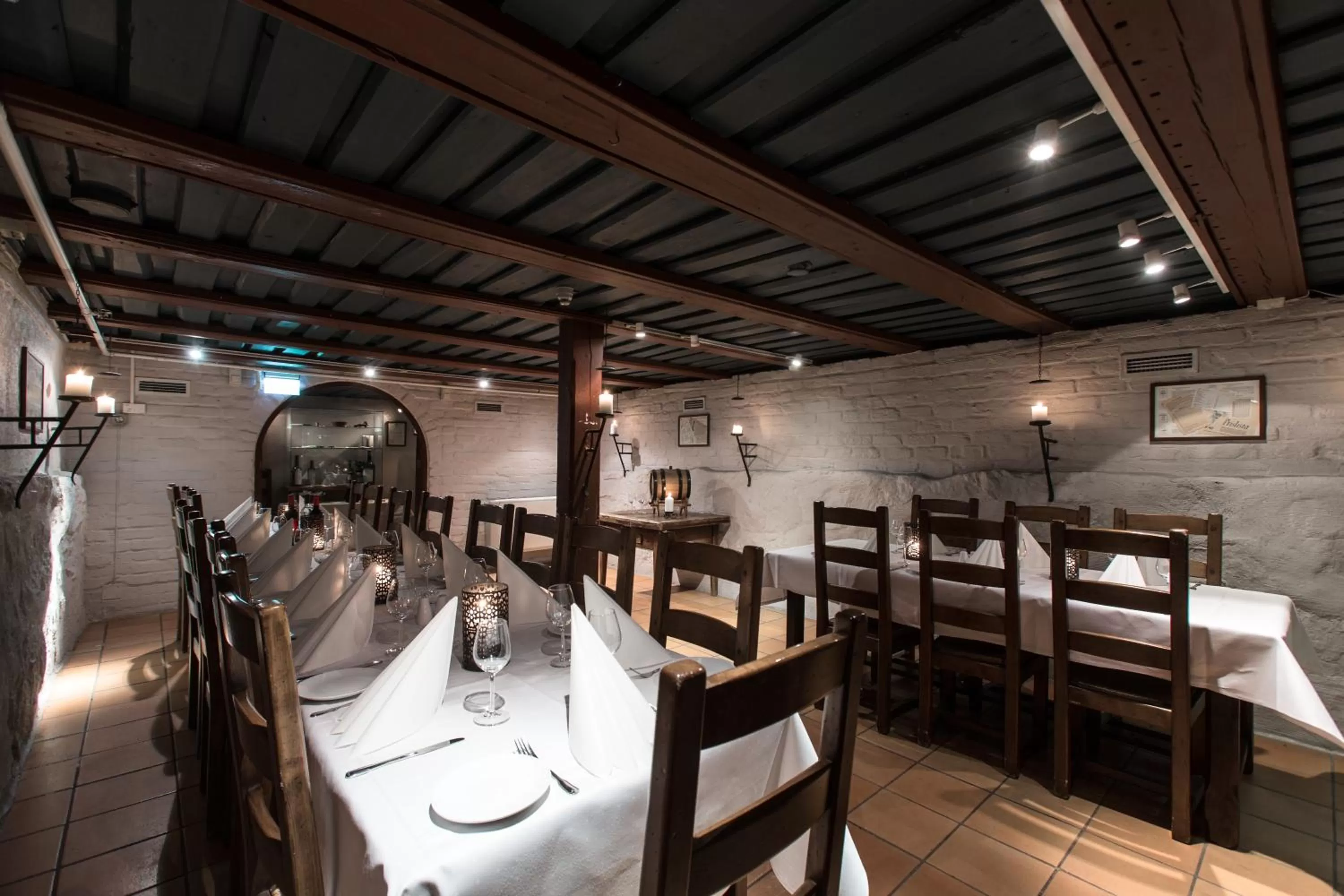 Restaurant/places to eat in Home Hotel Tollboden