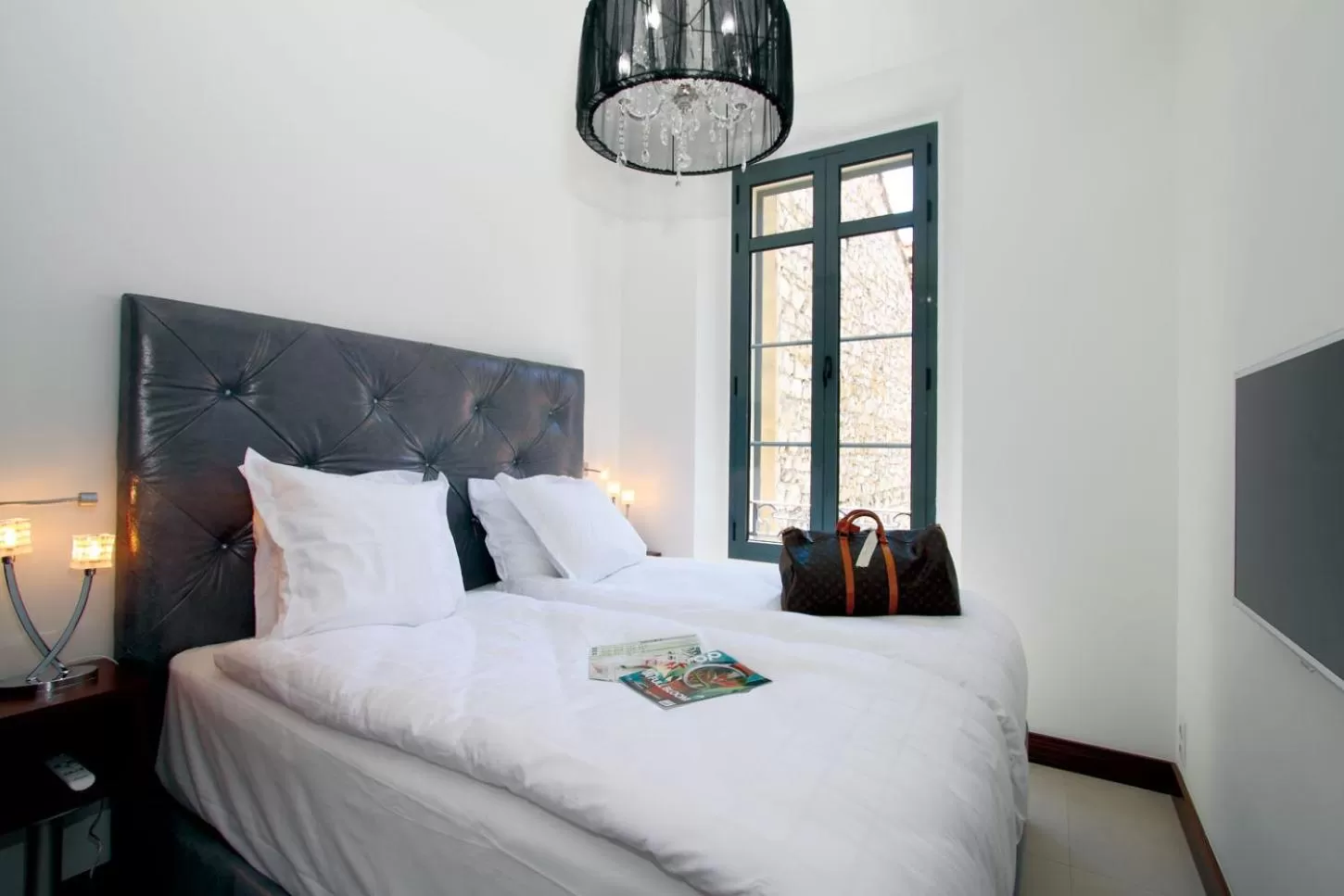 Bedroom, Bed in GOLDEN TULIP CANNES HOTEL de PARIS