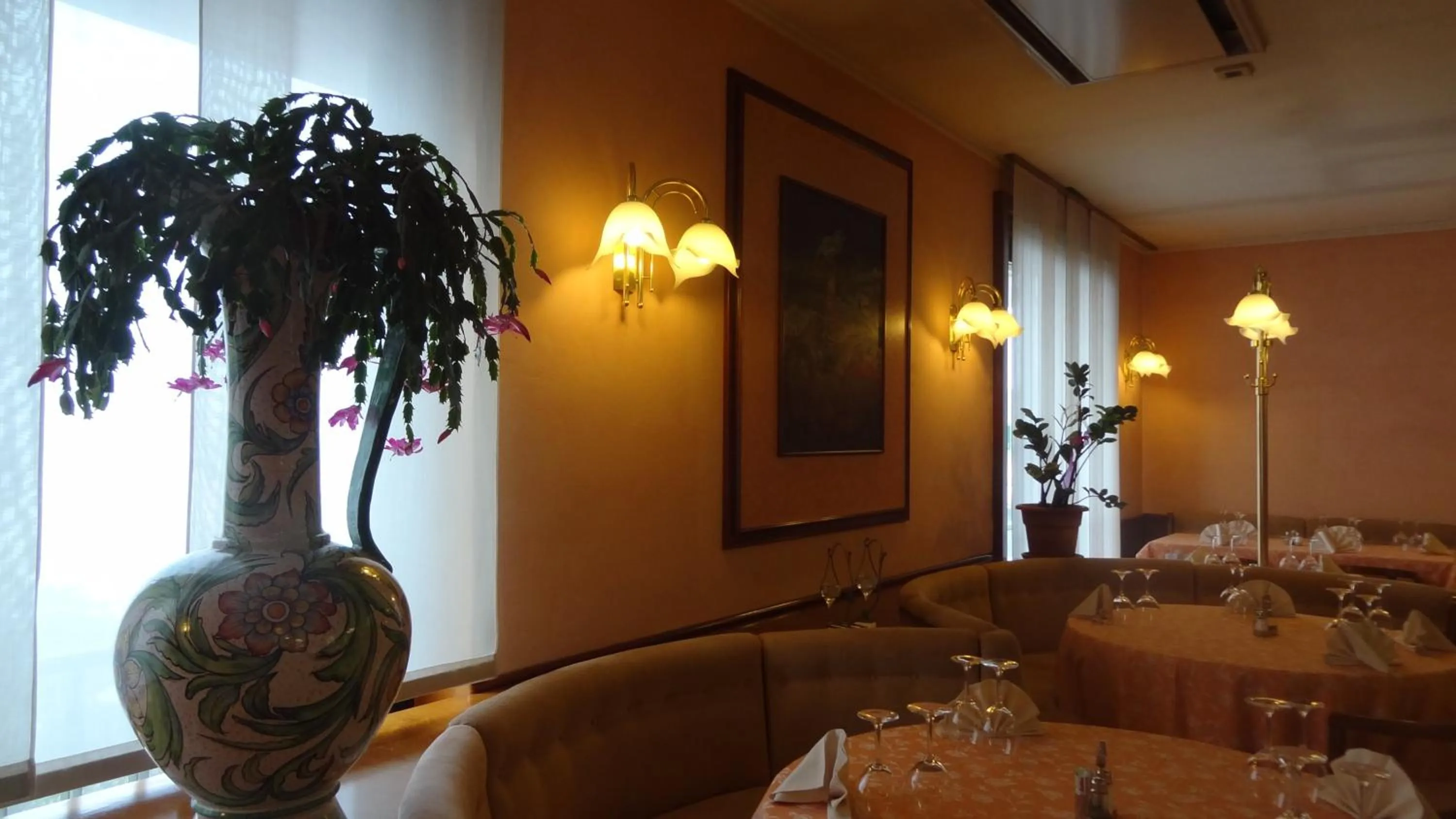 Restaurant/places to eat in Le Gronde