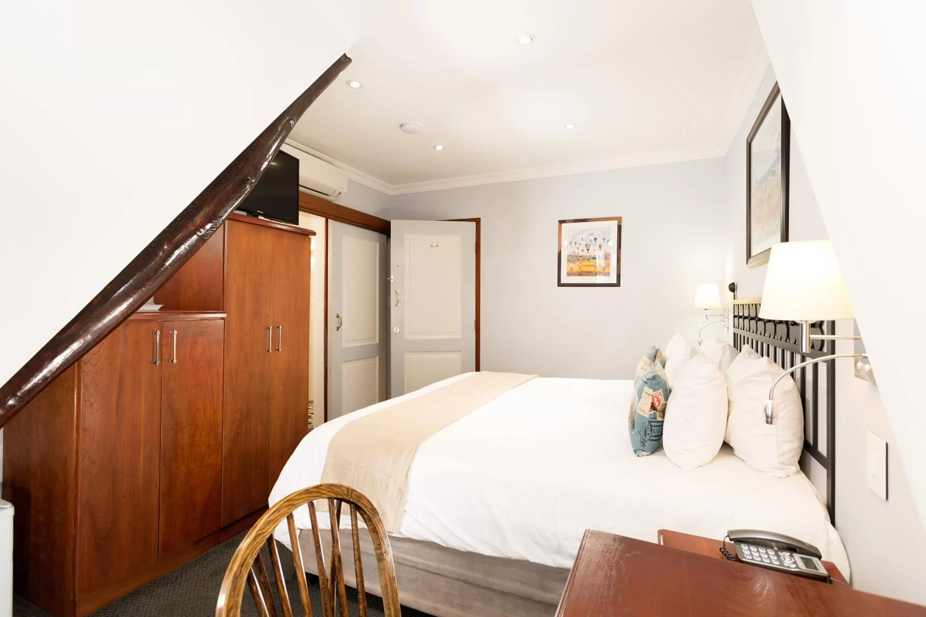 Other, Bed in The Stellenbosch Hotel