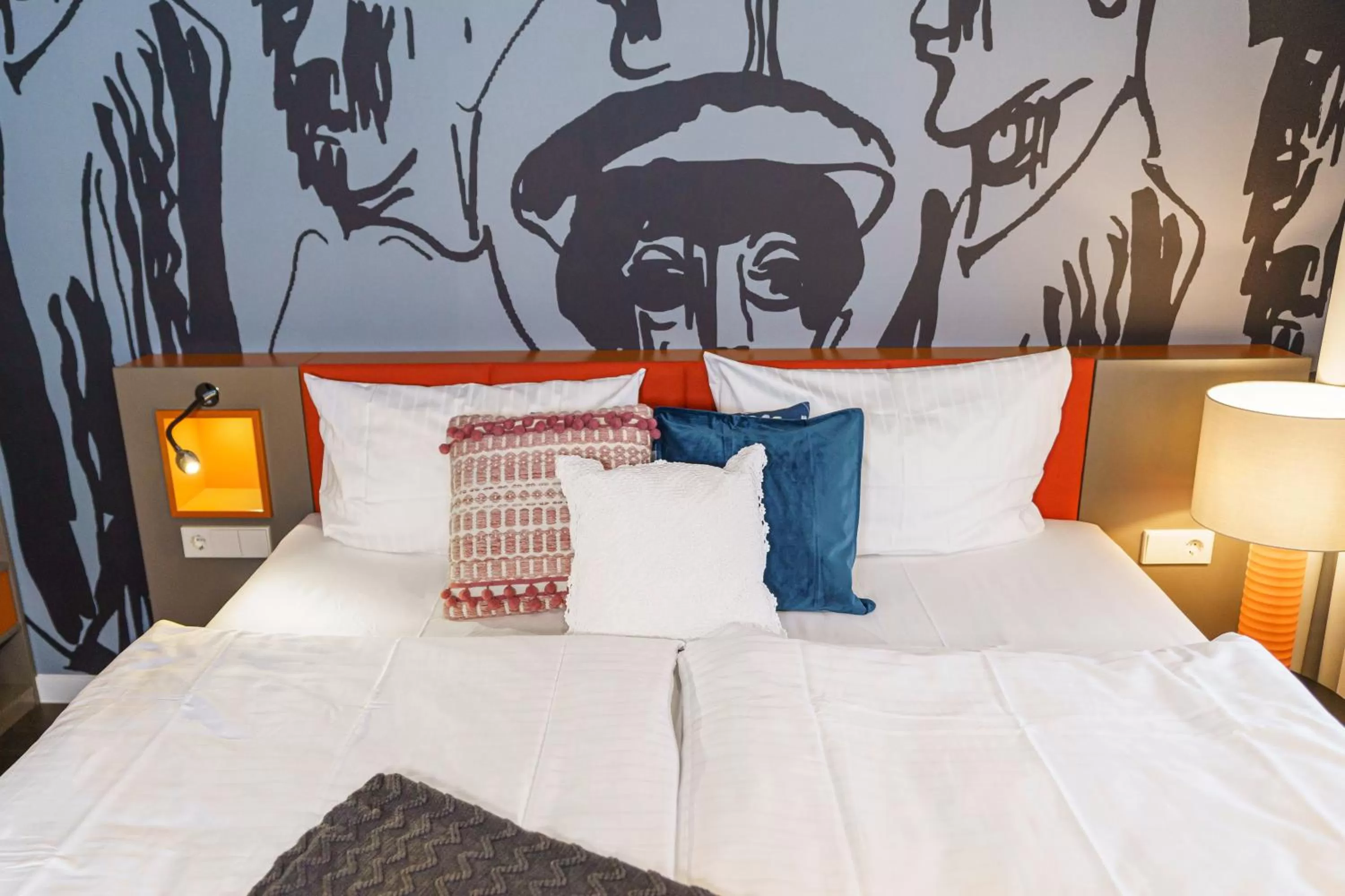 Bed in Tante ALMA's Bonner Hotel