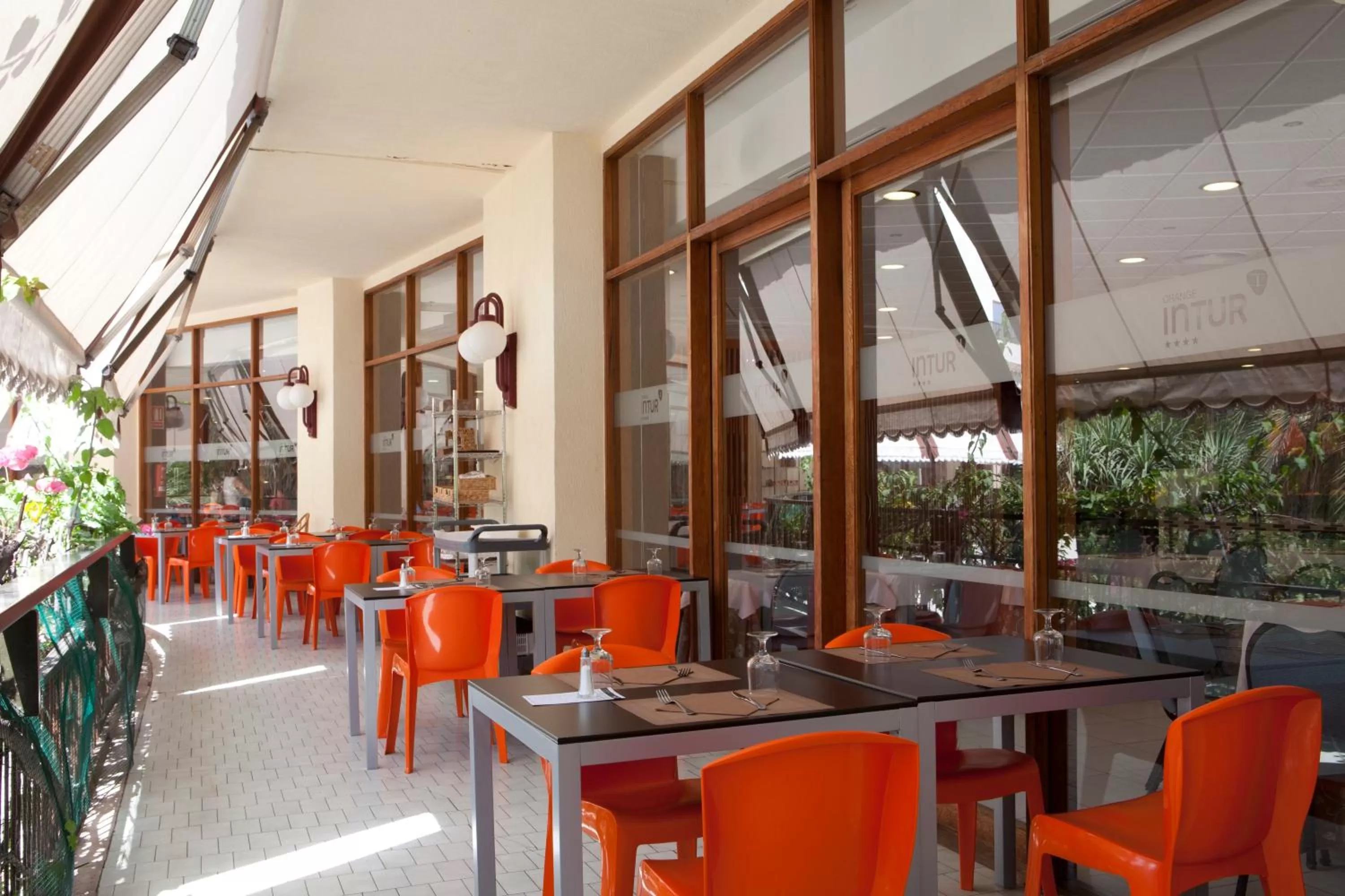 Restaurant/places to eat in Intelier Orange