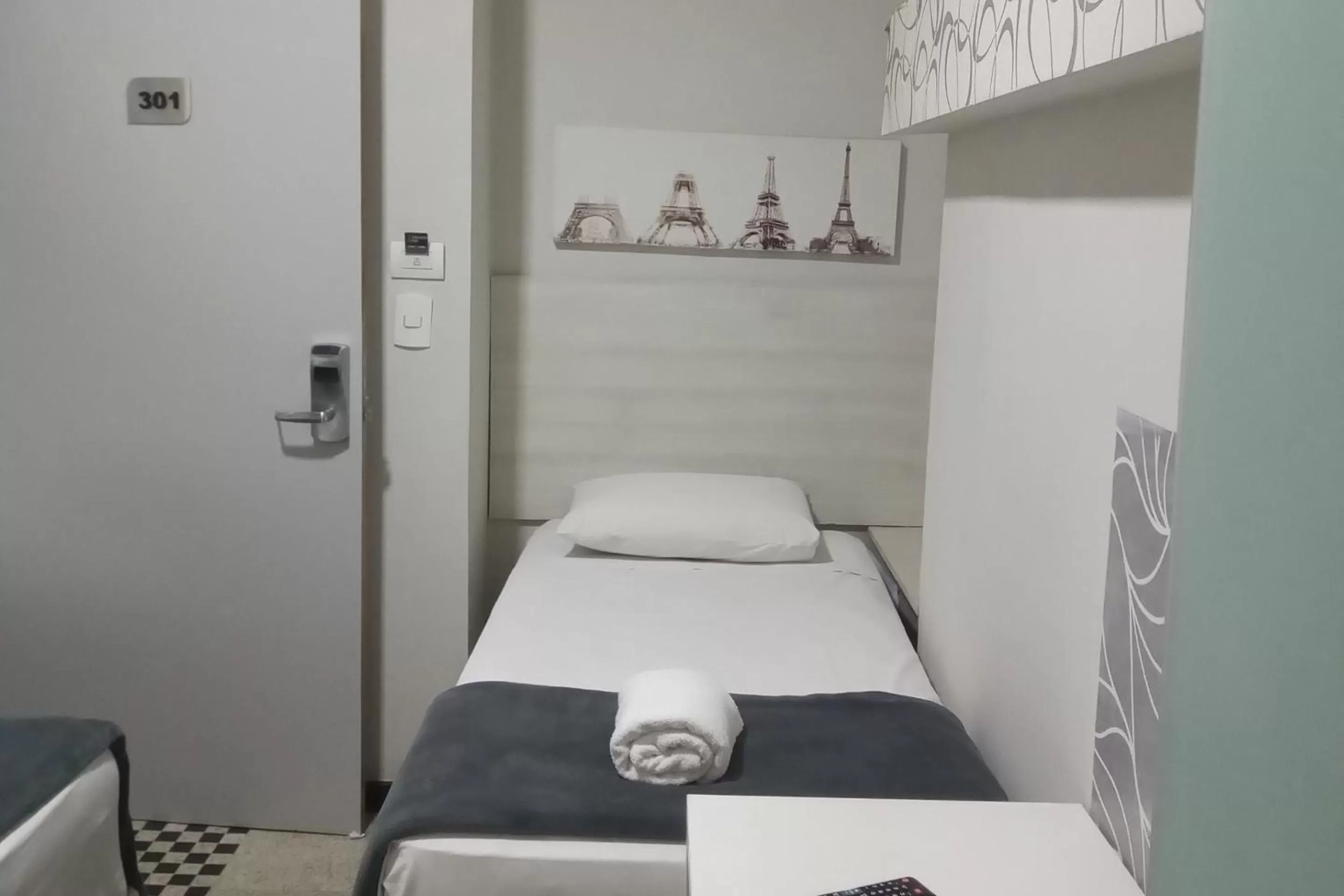 Bedroom, Bed in Compacto Hotel