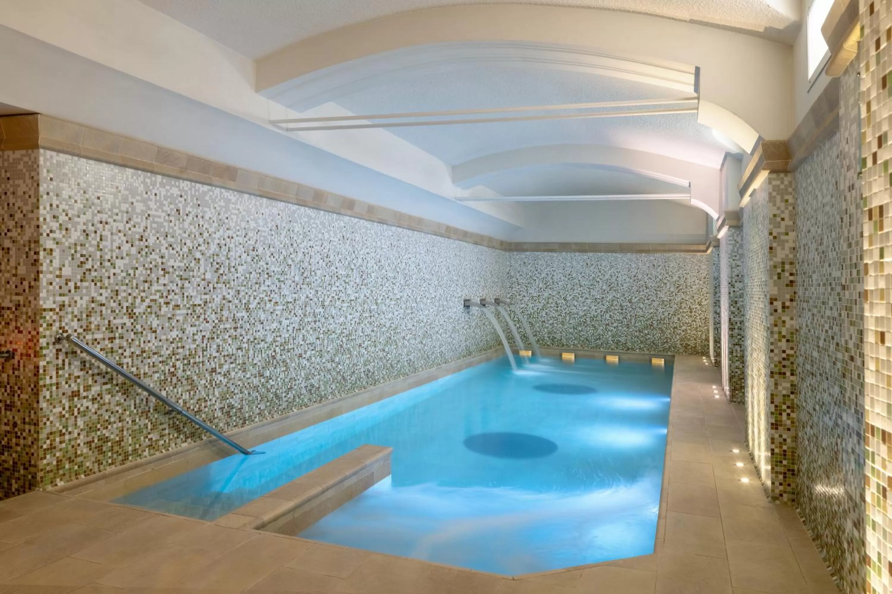 Swimming pool in UNA Hotels Galles Milano
